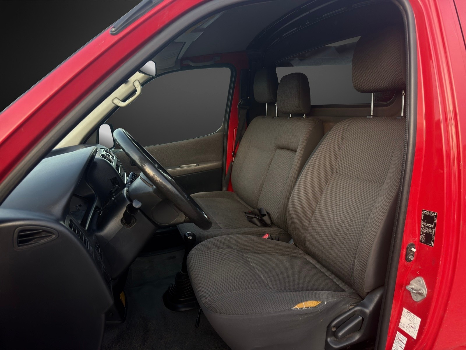TOYOTA Hiace D-4D Van 4WD SWB-image-6