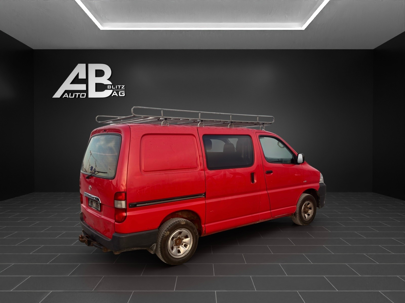 TOYOTA Hiace D-4D Van 4WD SWB-image-4