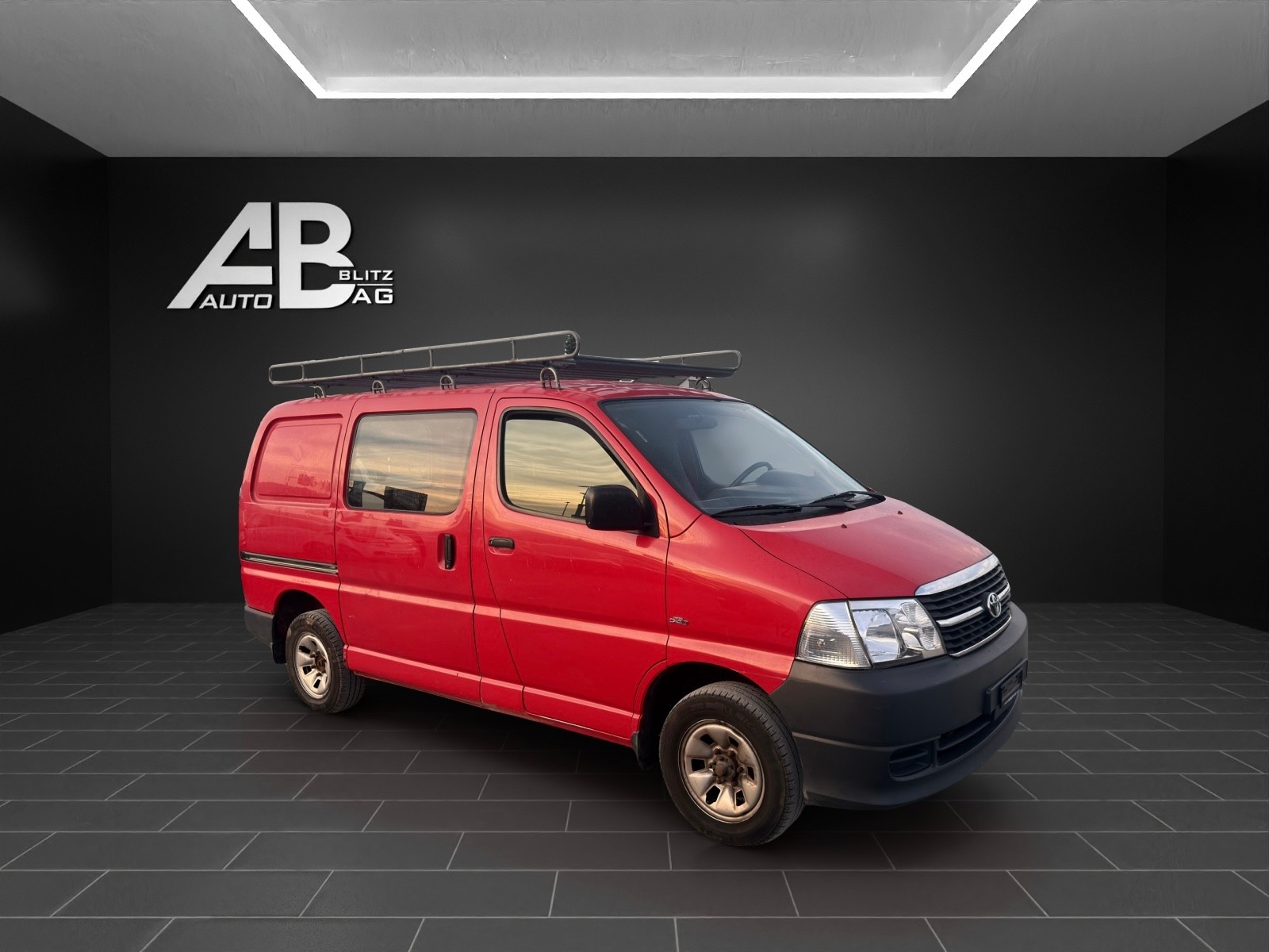 TOYOTA Hiace D-4D Van 4WD SWB-image-5