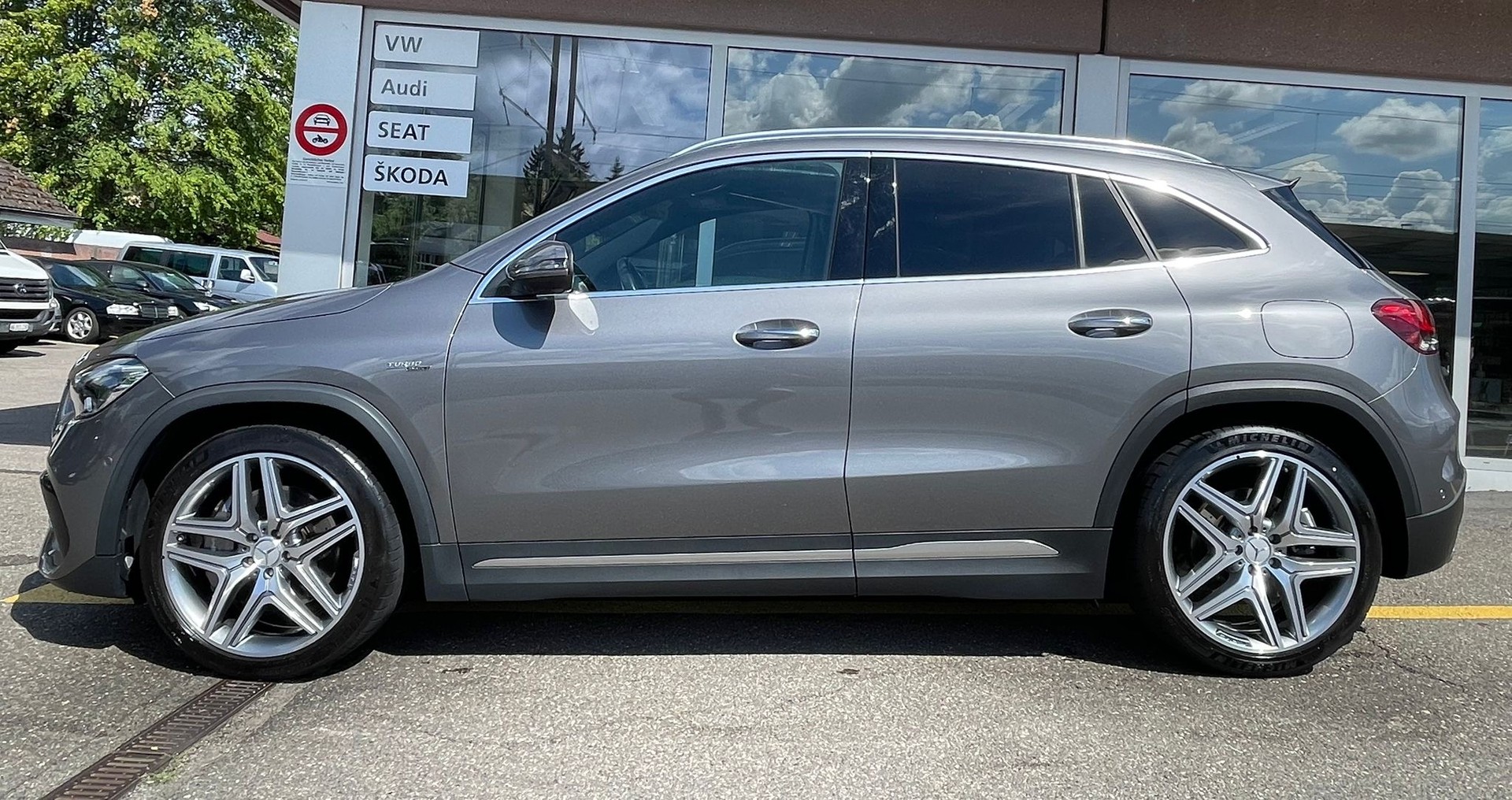 MERCEDES-BENZ Facelift GLA 45 4MATIC+ | Premium-Paket | Burmester | 360° | MULTIBEAM LED | 20" AMG | Memory | AR Navigation-image-0
