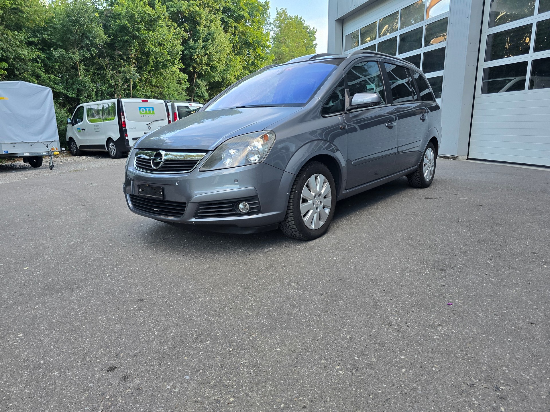 OPEL Zafira 2.2i 16V Cosmo-image-0