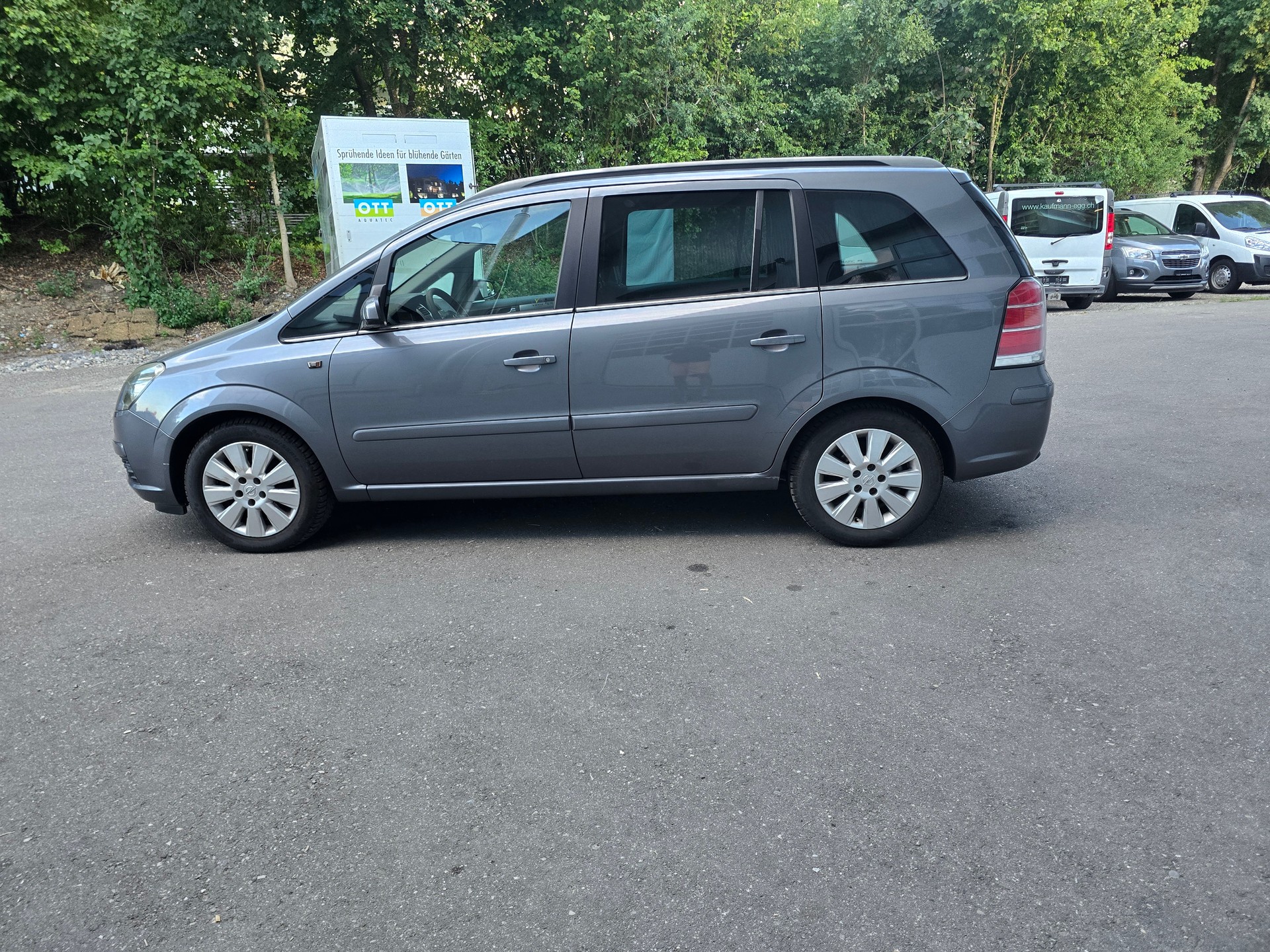OPEL Zafira 2.2i 16V Cosmo-image-8