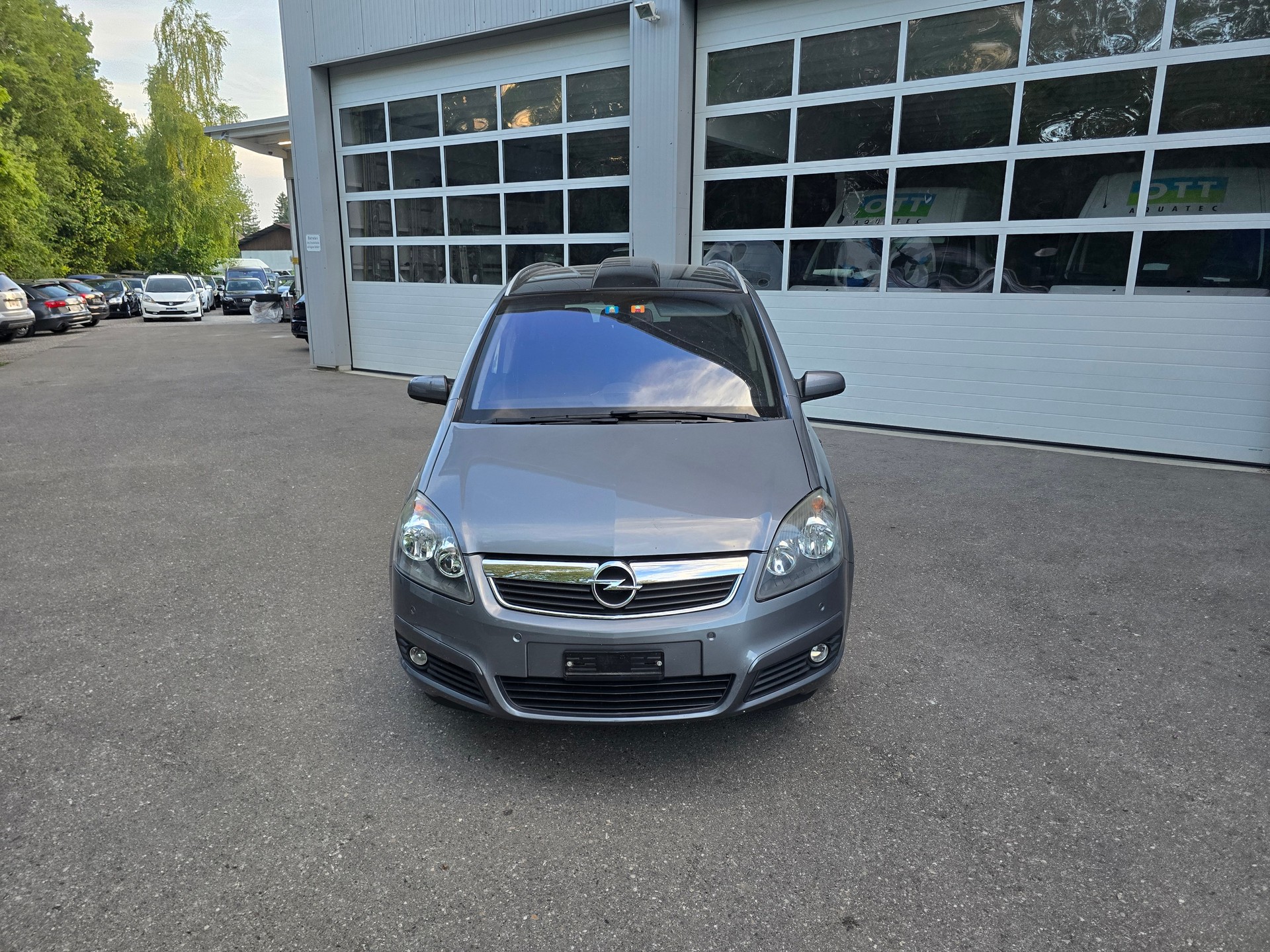 OPEL Zafira 2.2i 16V Cosmo-image-1