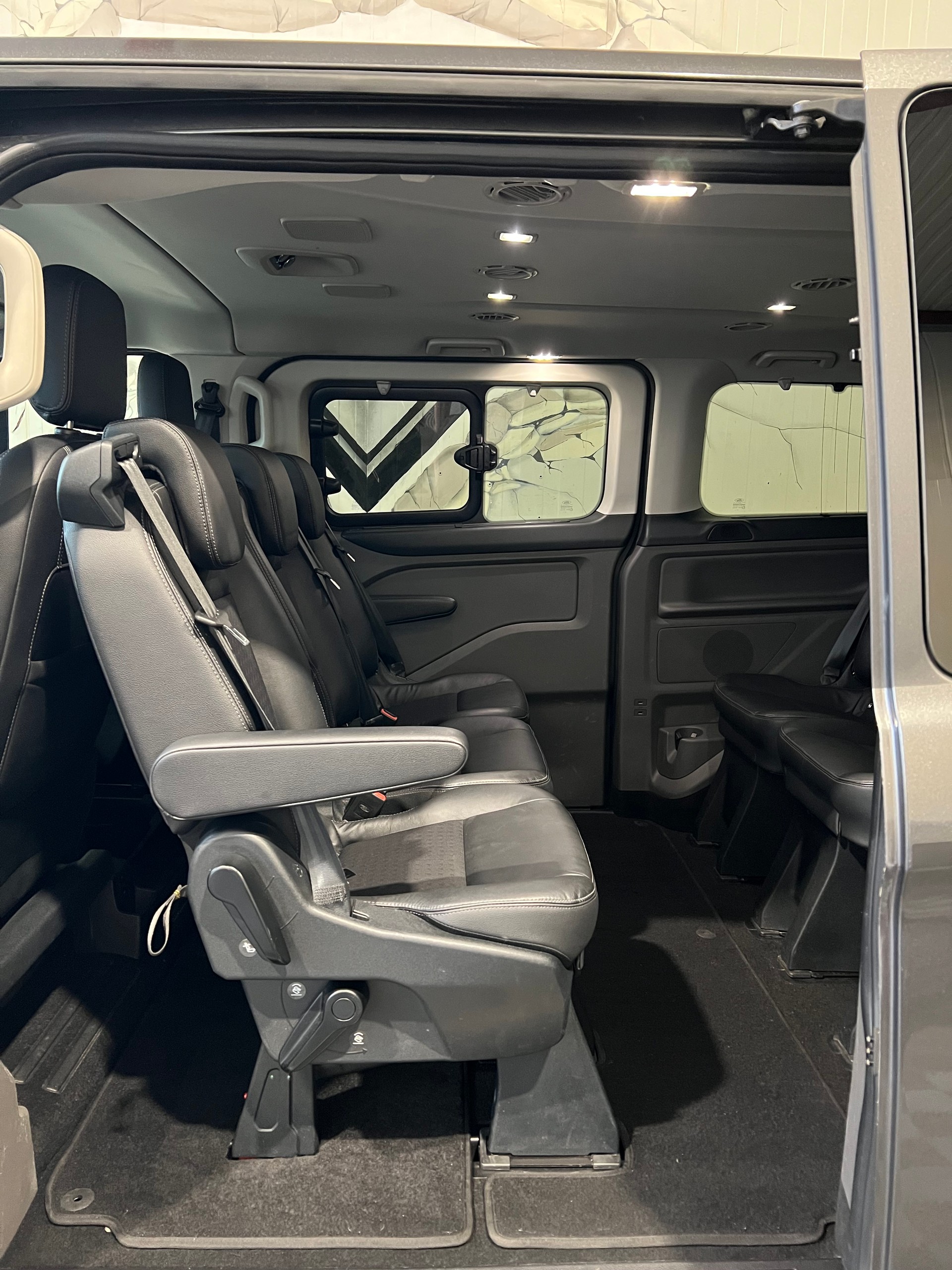 FORD Tourneo Custom 320 L1H1 Sport A-image-14