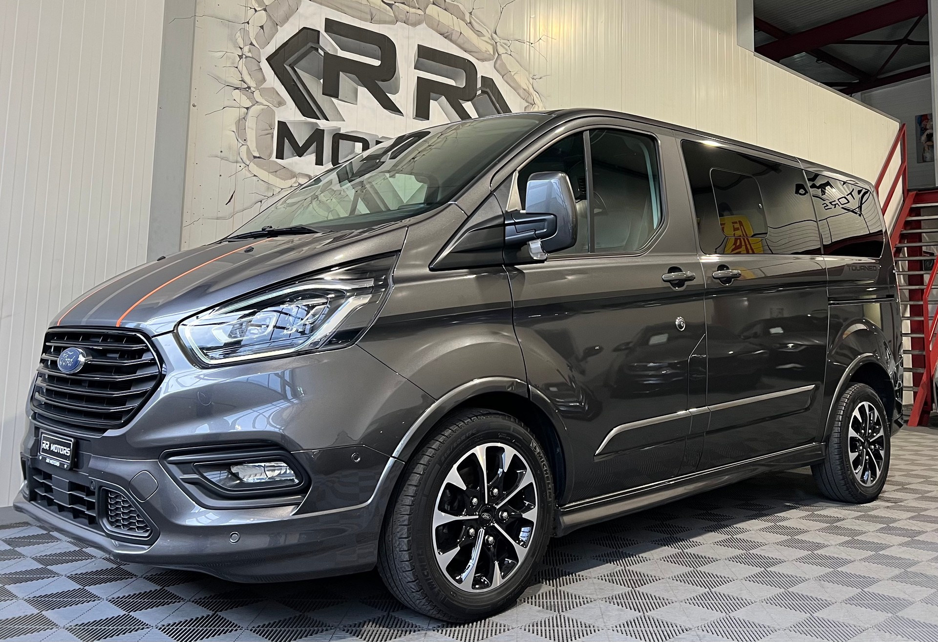 FORD Tourneo Custom 320 L1H1 Sport A-image-0