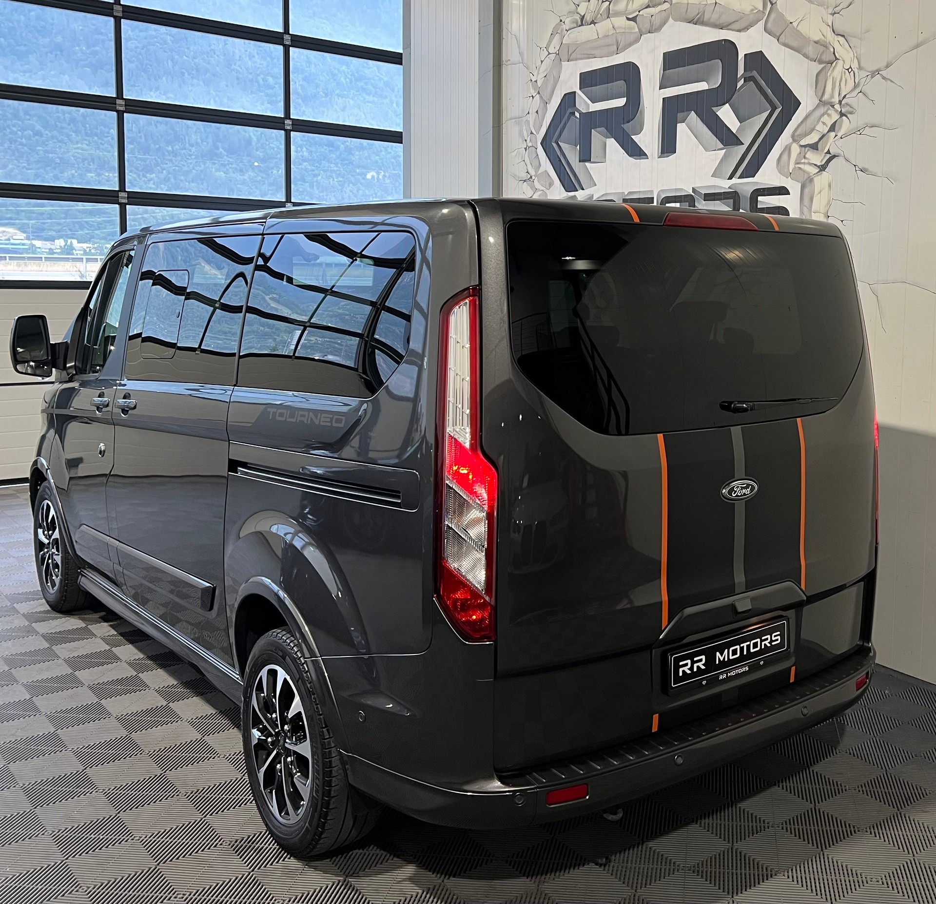 FORD Tourneo Custom 320 L1H1 Sport A-image-2