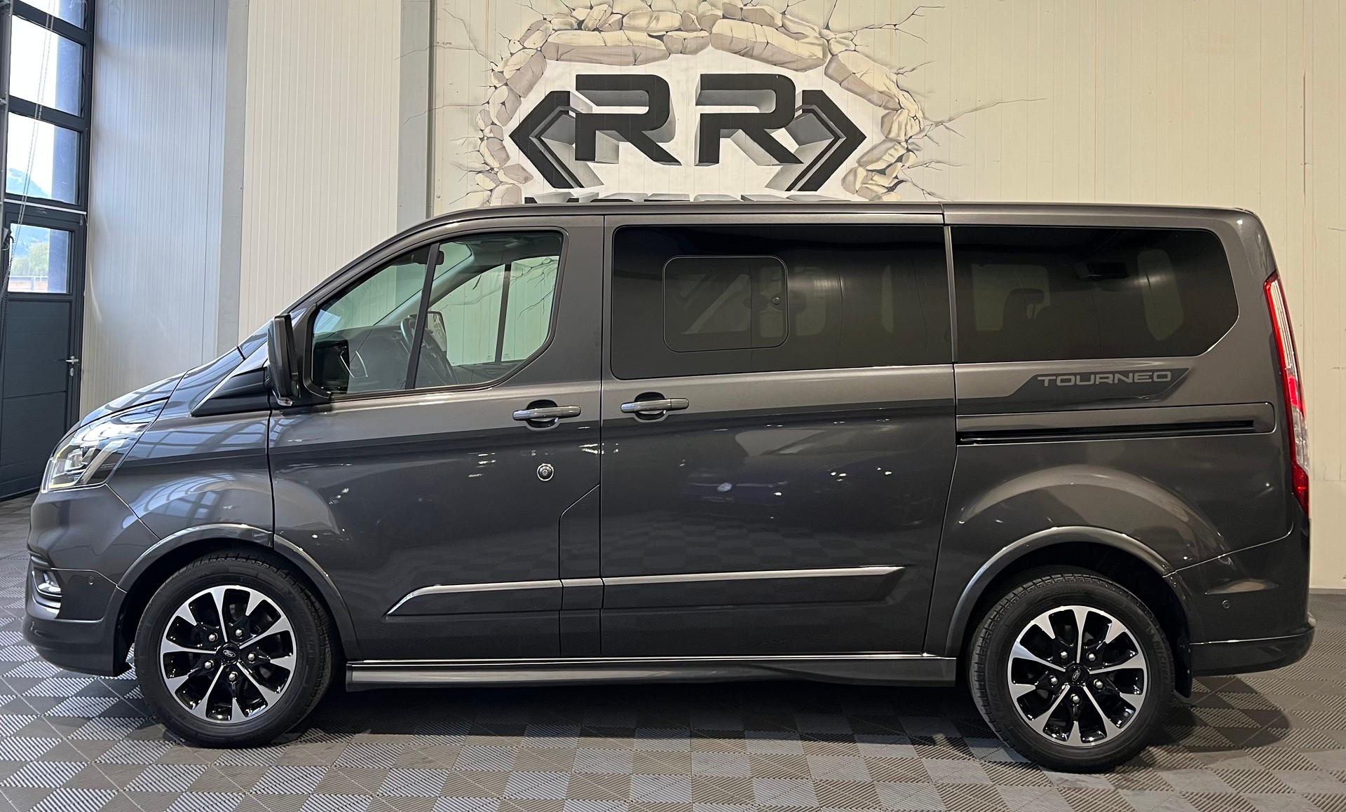 FORD Tourneo Custom 320 L1H1 Sport A-image-1