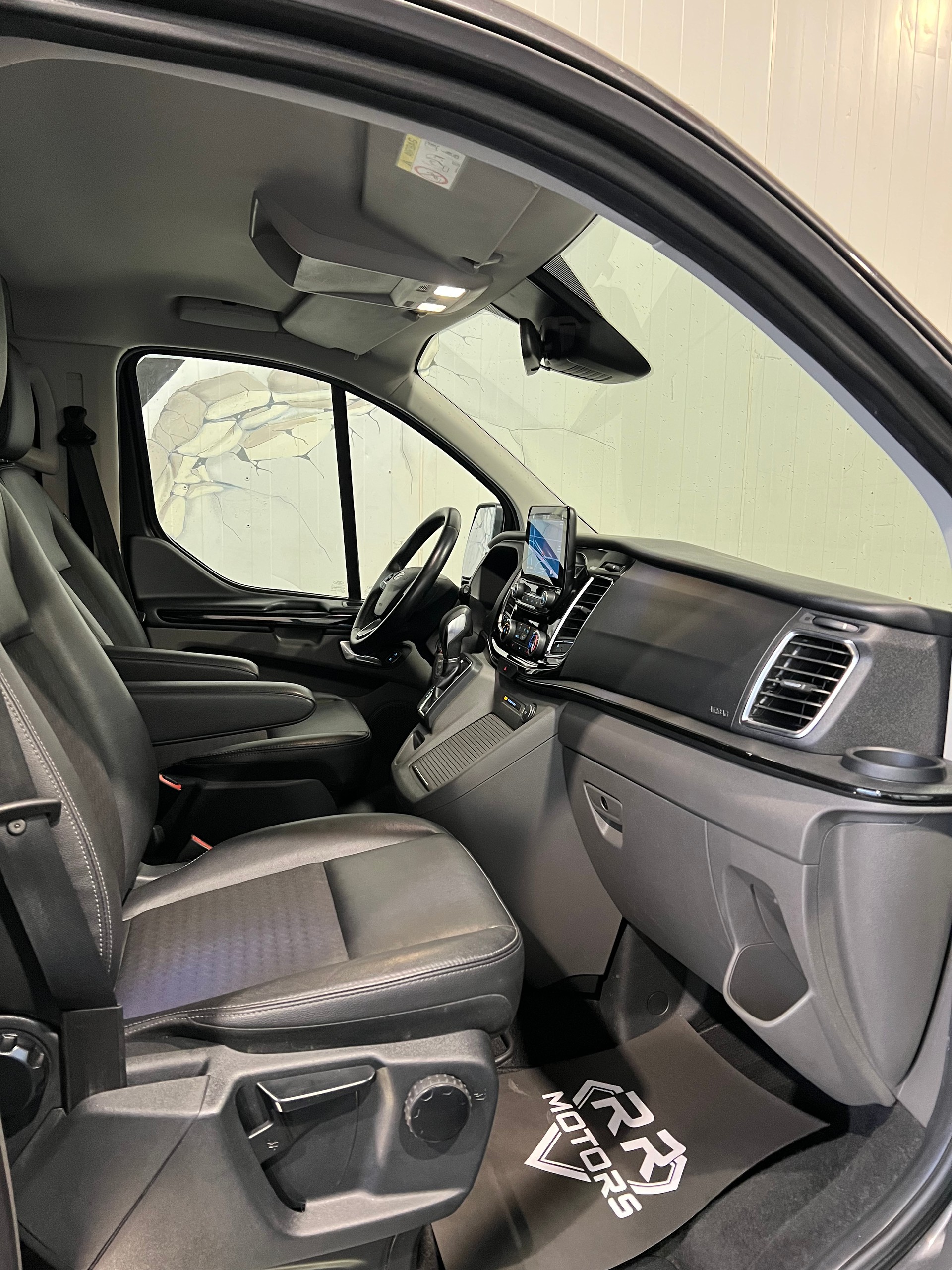FORD Tourneo Custom 320 L1H1 Sport A-image-6