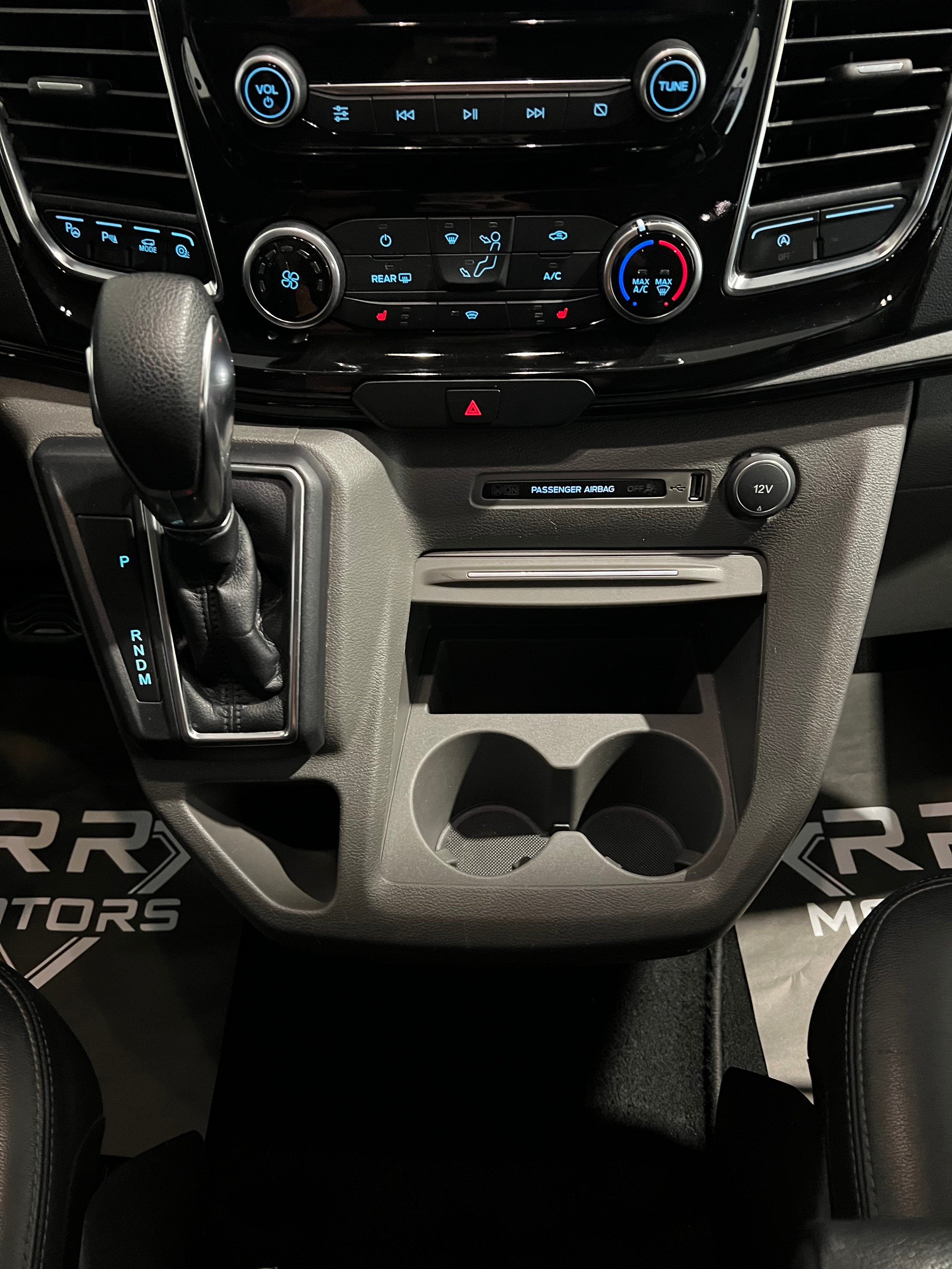 FORD Tourneo Custom 320 L1H1 Sport A-image-9