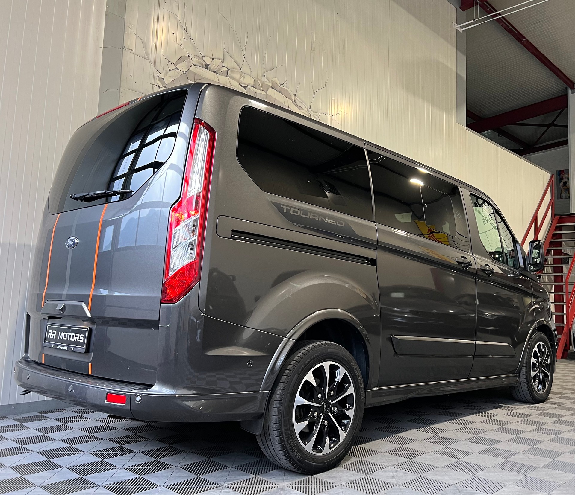 FORD Tourneo Custom 320 L1H1 Sport A-image-3