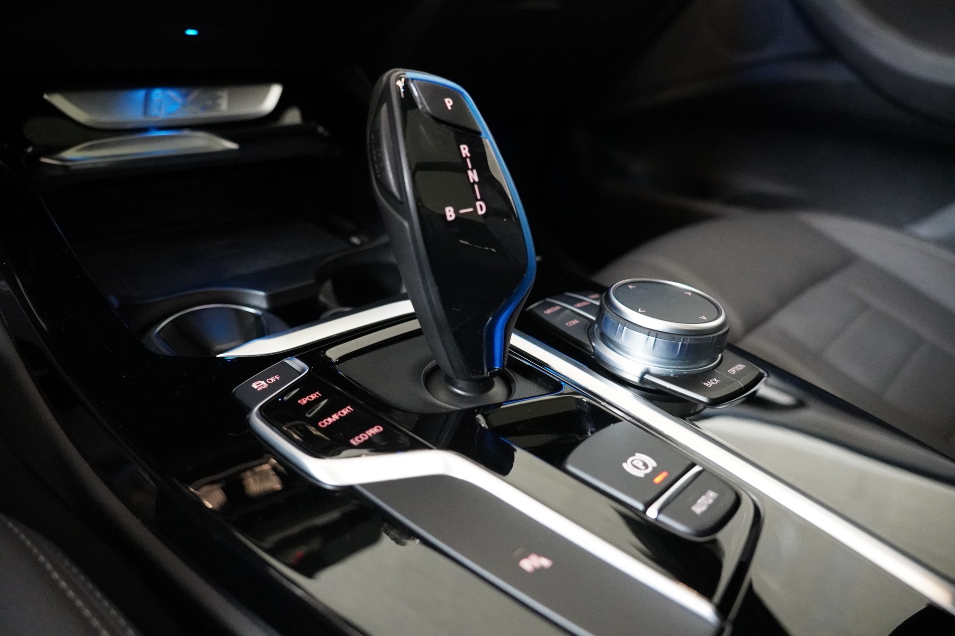 BMW iX3-image-14