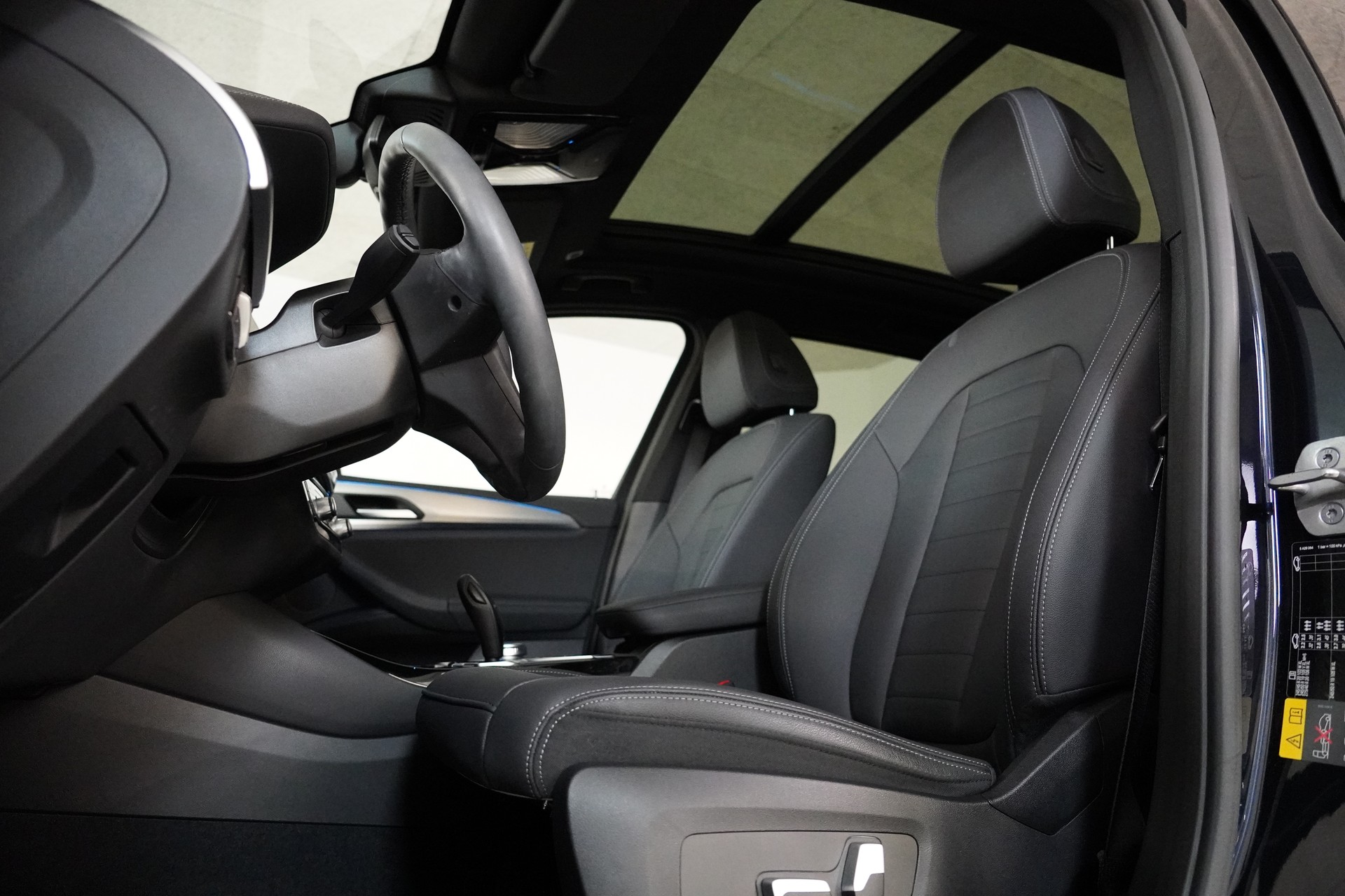 BMW iX3-image-11
