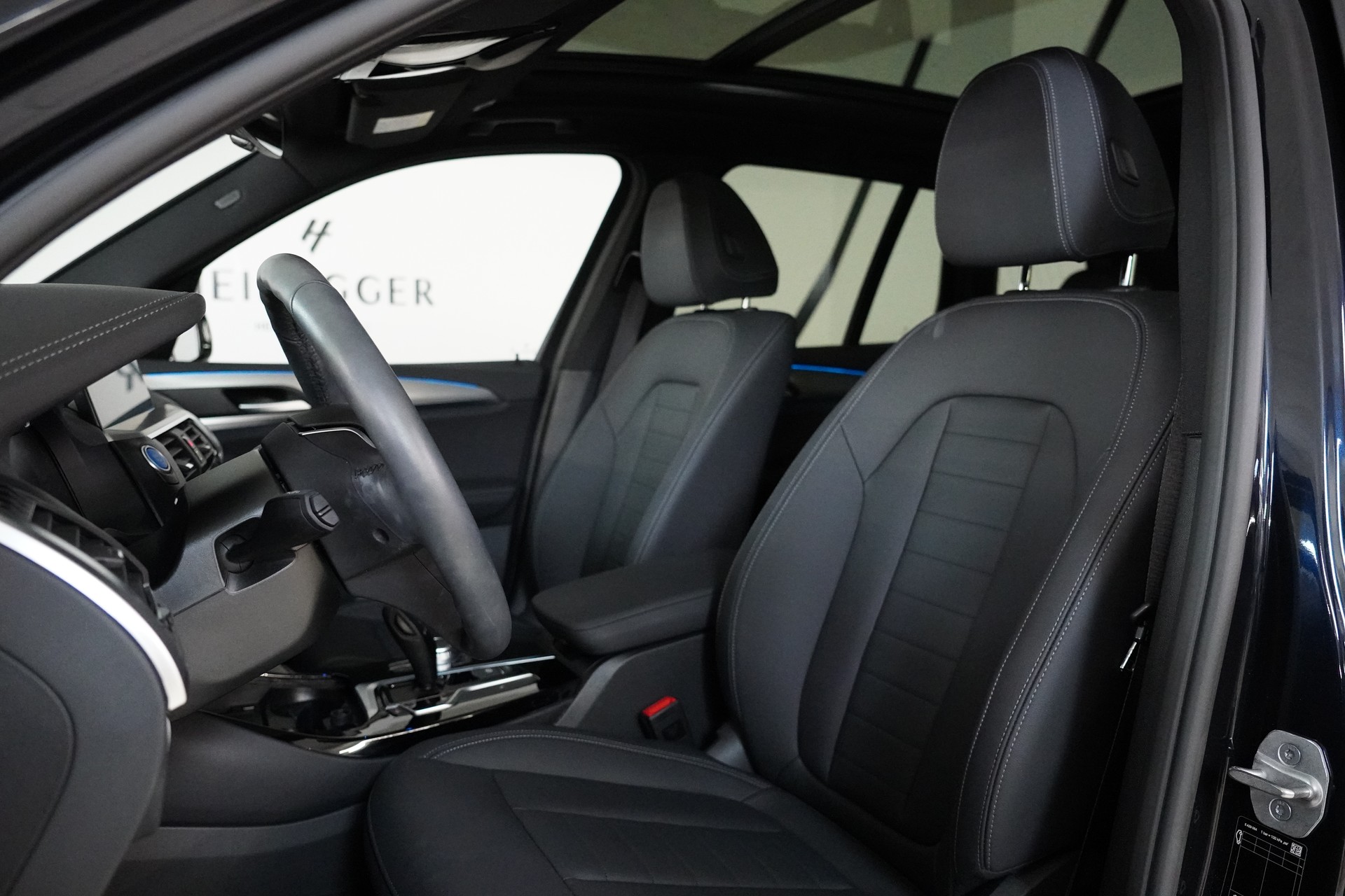 BMW iX3-image-12