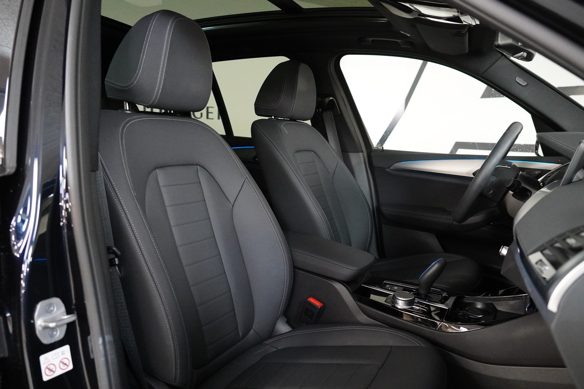 BMW iX3-image-16