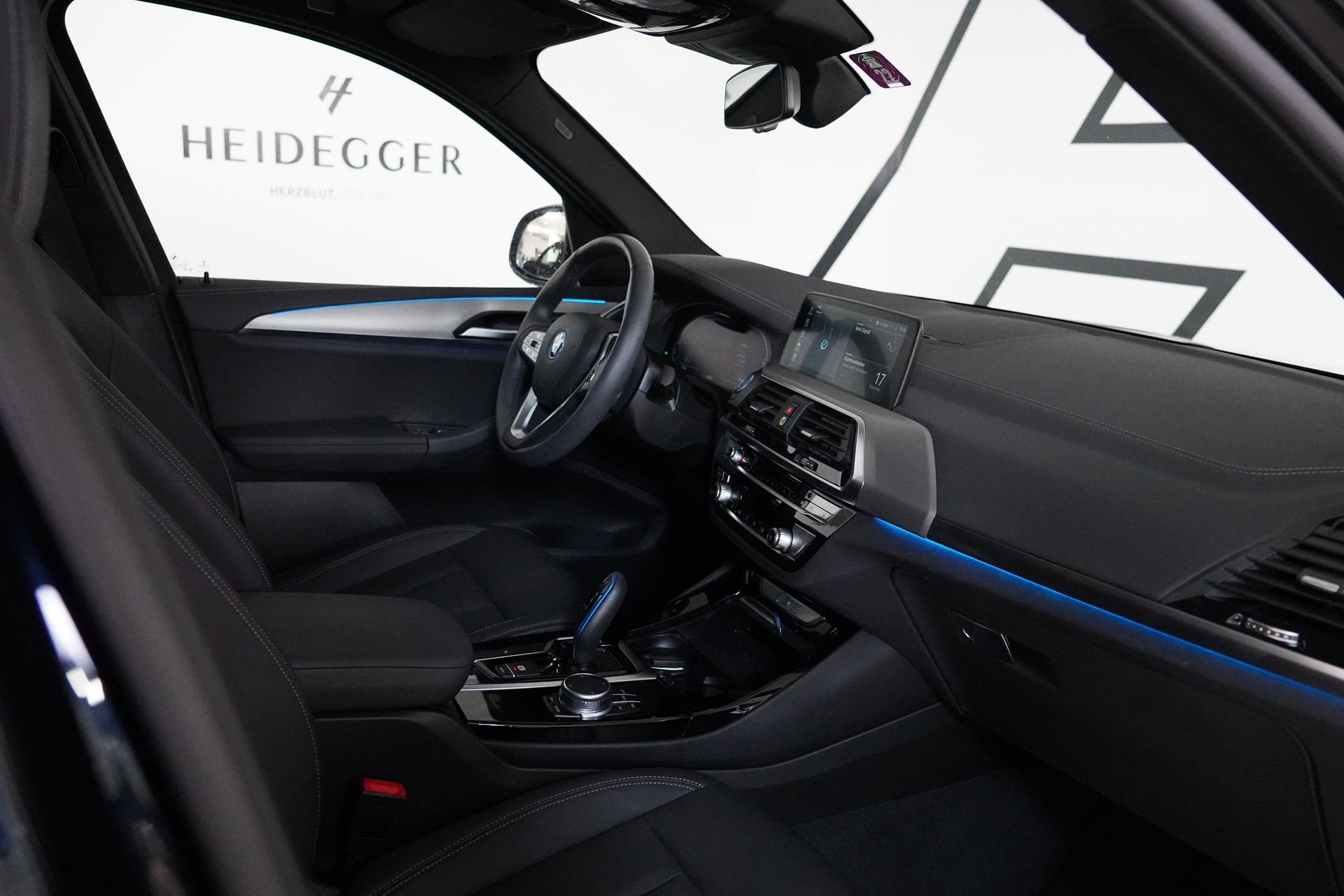 BMW iX3-image-17