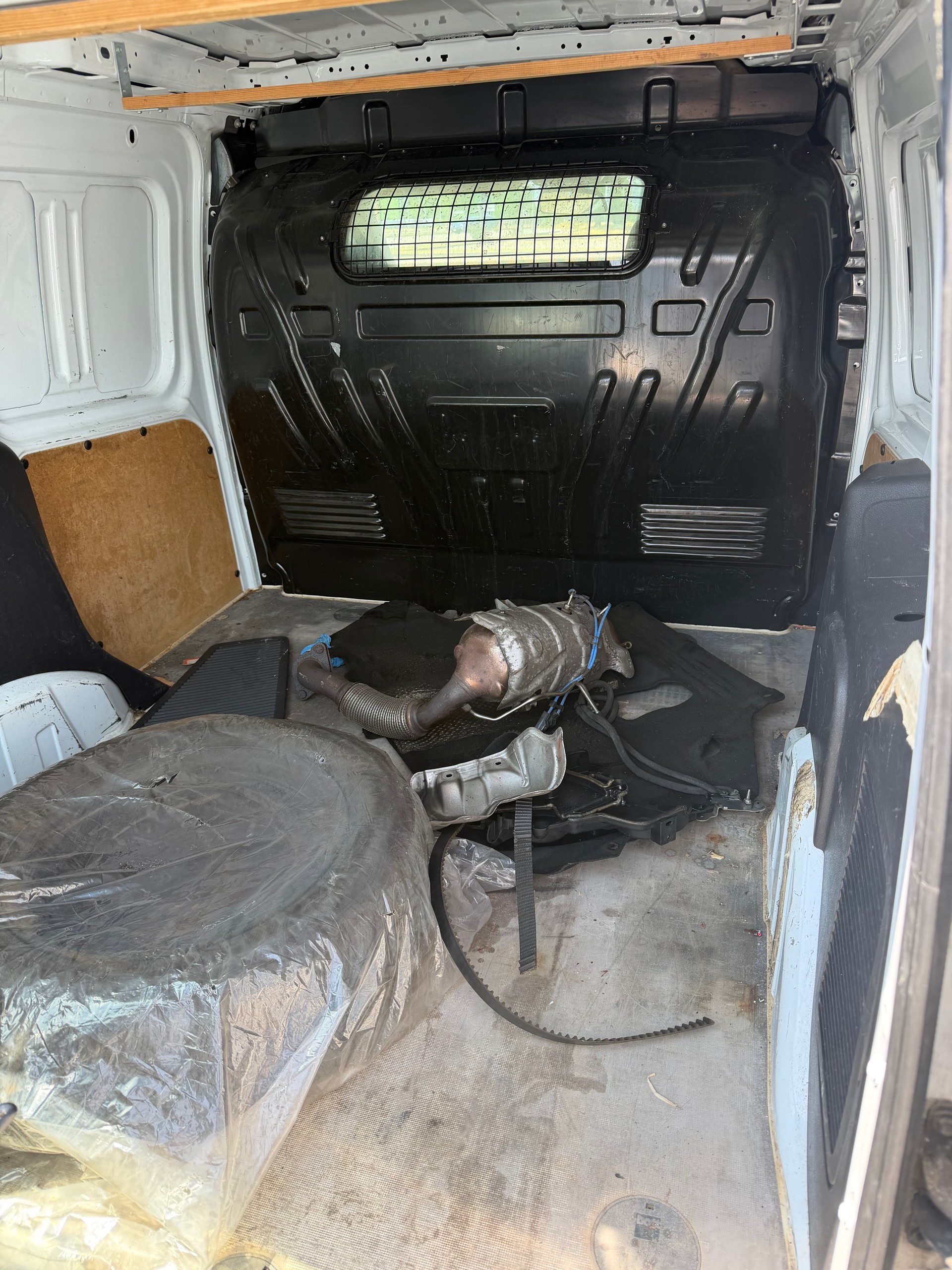 FORD Transit Connect Van T200 1.6 TDCi Start-up-image-12