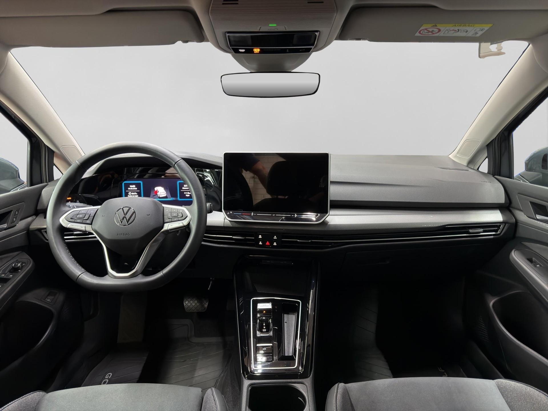 VW Golf VIII 1.5 TSI PHEV Style DSG-image-3