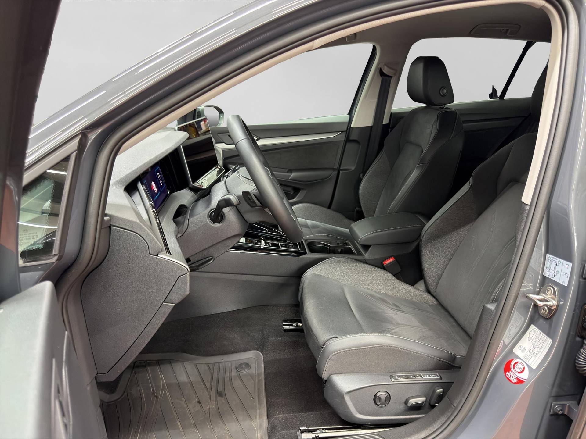 VW Golf VIII 1.5 TSI PHEV Style DSG-image-1