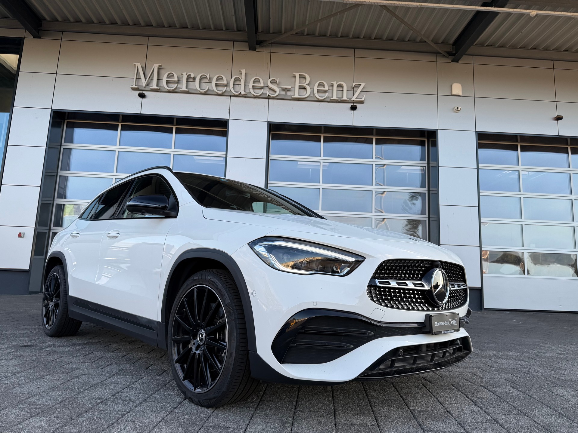 MERCEDES-BENZ GLA 250 4Matic AMG Line 8G-DCT-image-0