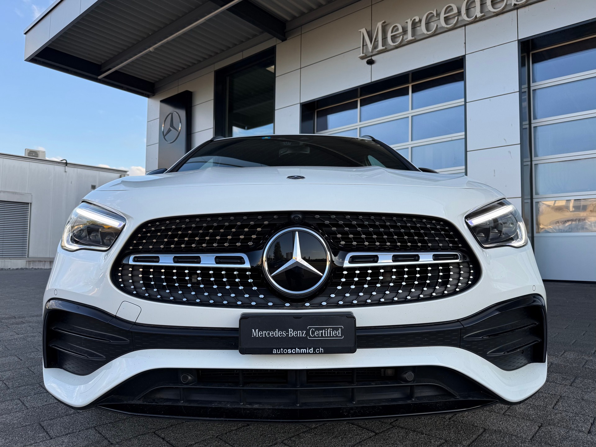 MERCEDES-BENZ GLA 250 4Matic AMG Line 8G-DCT-image-2