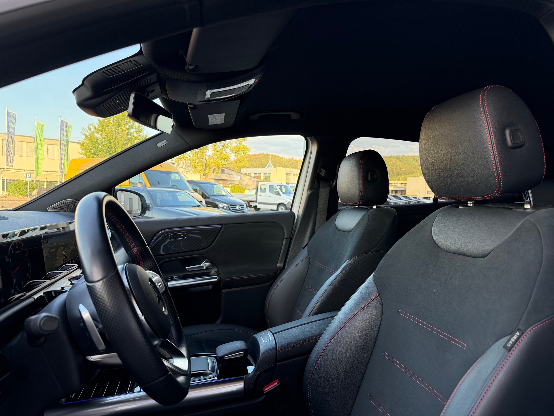 MERCEDES-BENZ GLA 250 4Matic AMG Line 8G-DCT-image-3