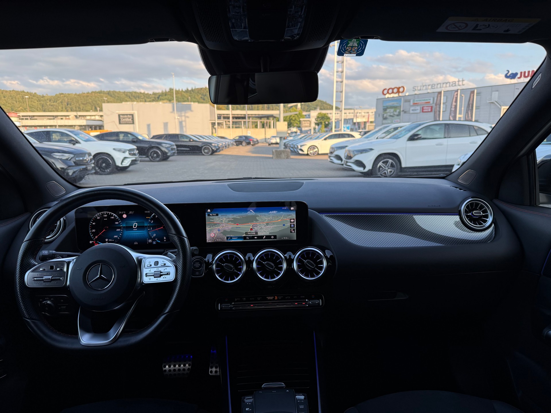 MERCEDES-BENZ GLA 250 4Matic AMG Line 8G-DCT-image-4