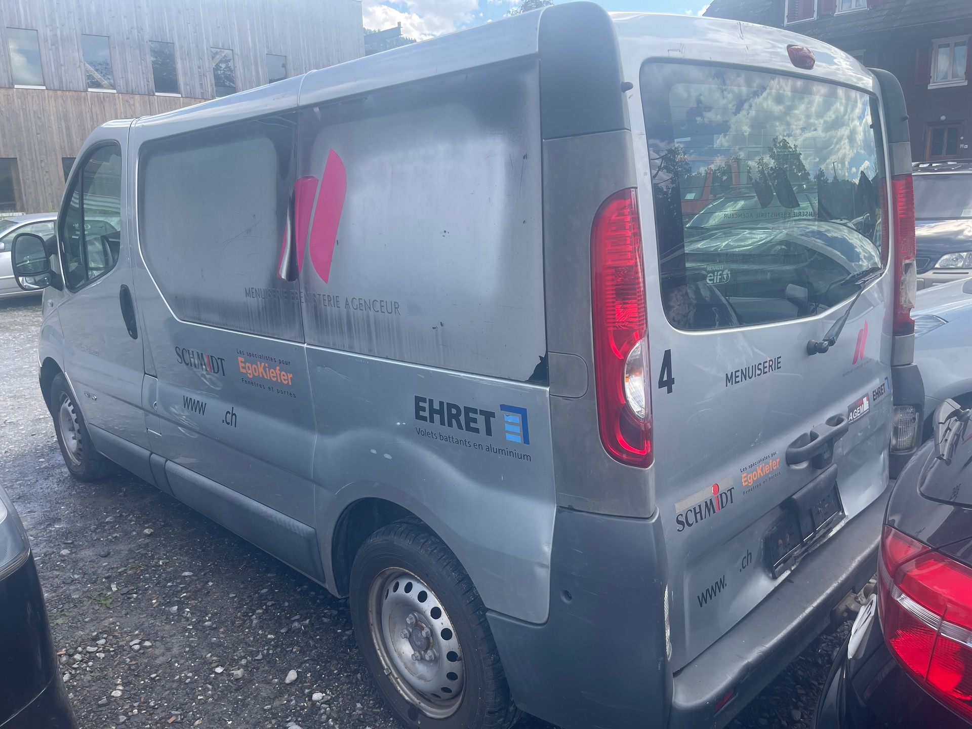 RENAULT Trafic 2.5 dCi 2.9t L2H2-image-2