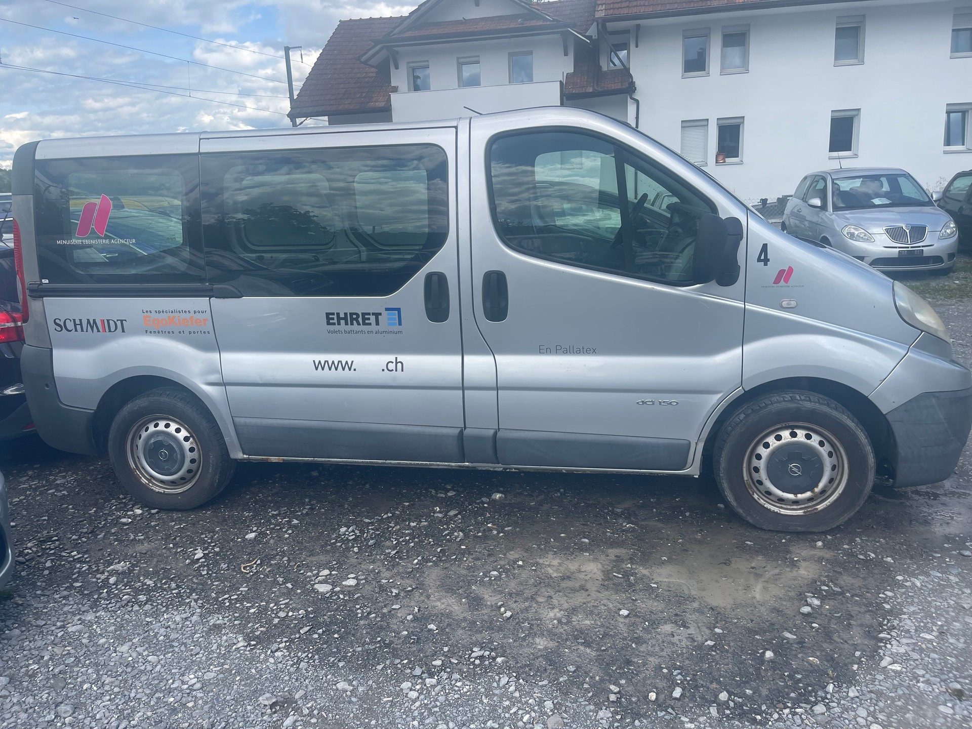 RENAULT Trafic 2.5 dCi 2.9t L2H2-image-1