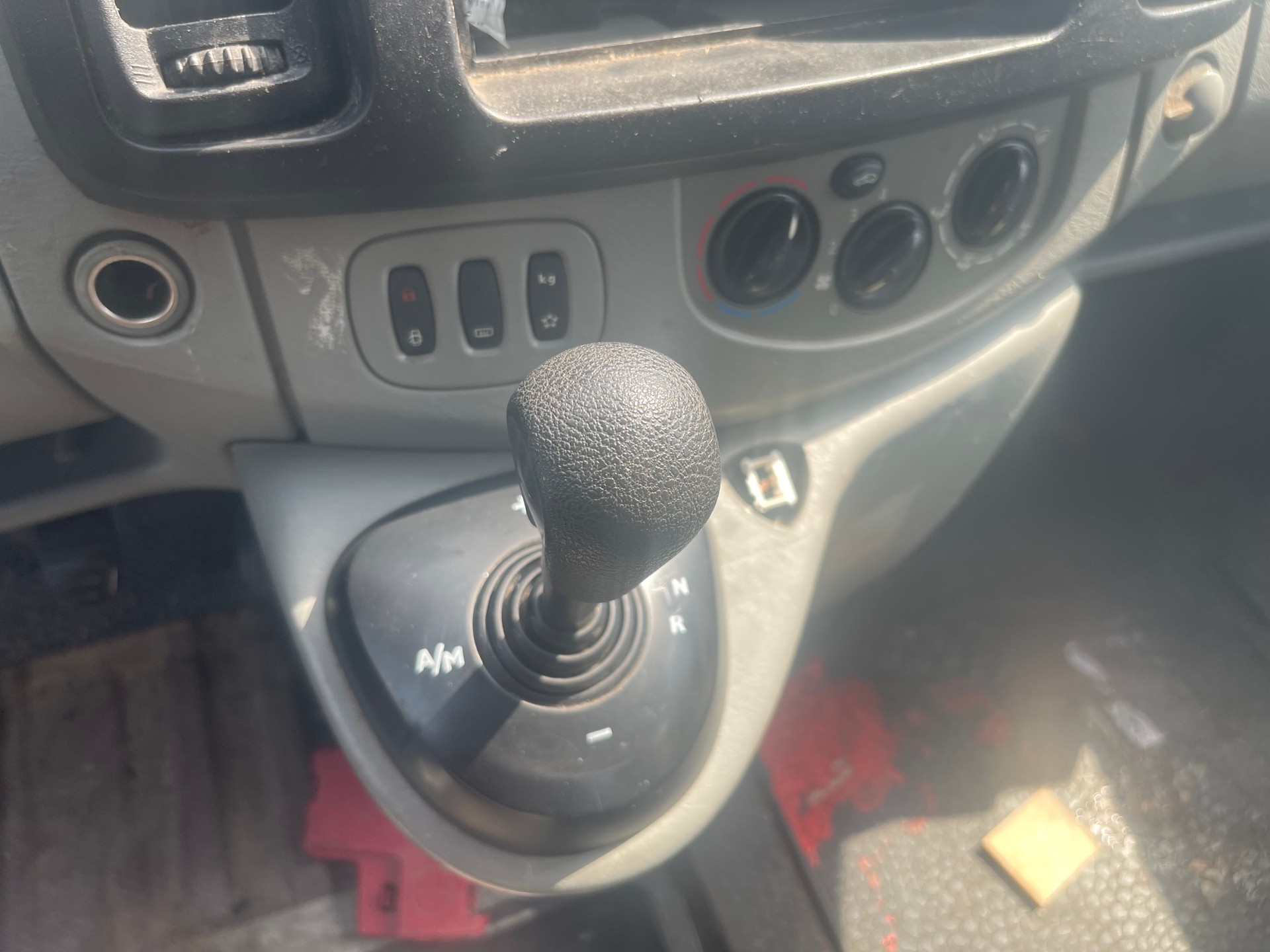 RENAULT Trafic 2.5 dCi 2.9t L2H2-image-4