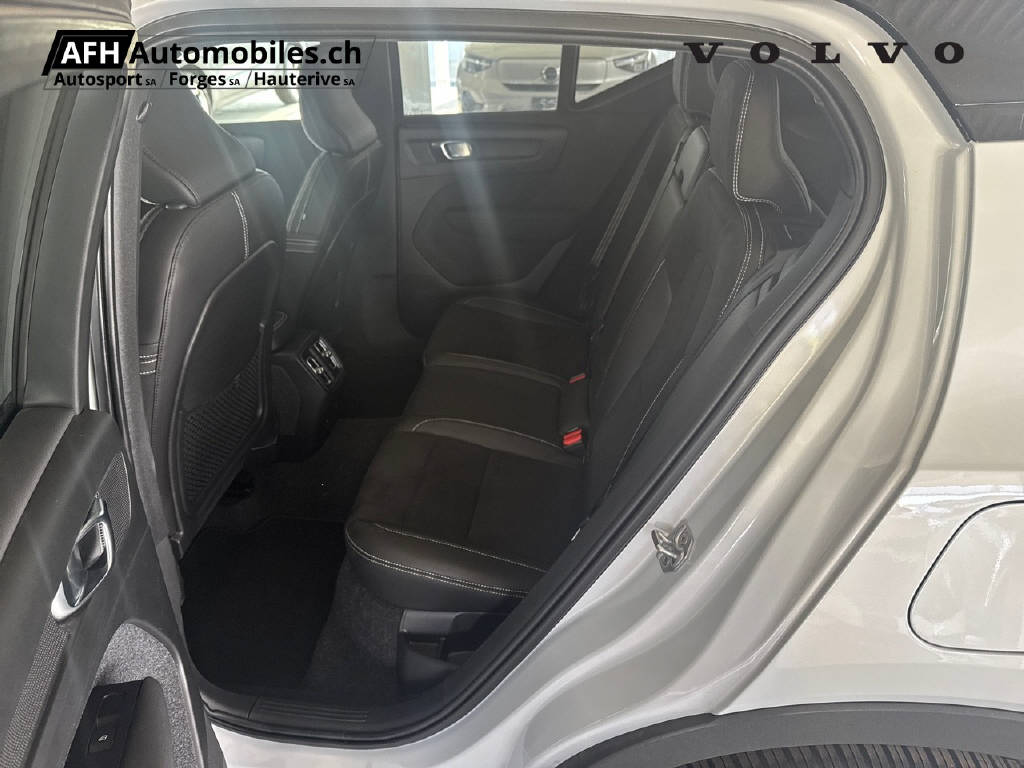 VOLVO XC40 P8 Twin Pro AWD-image-12