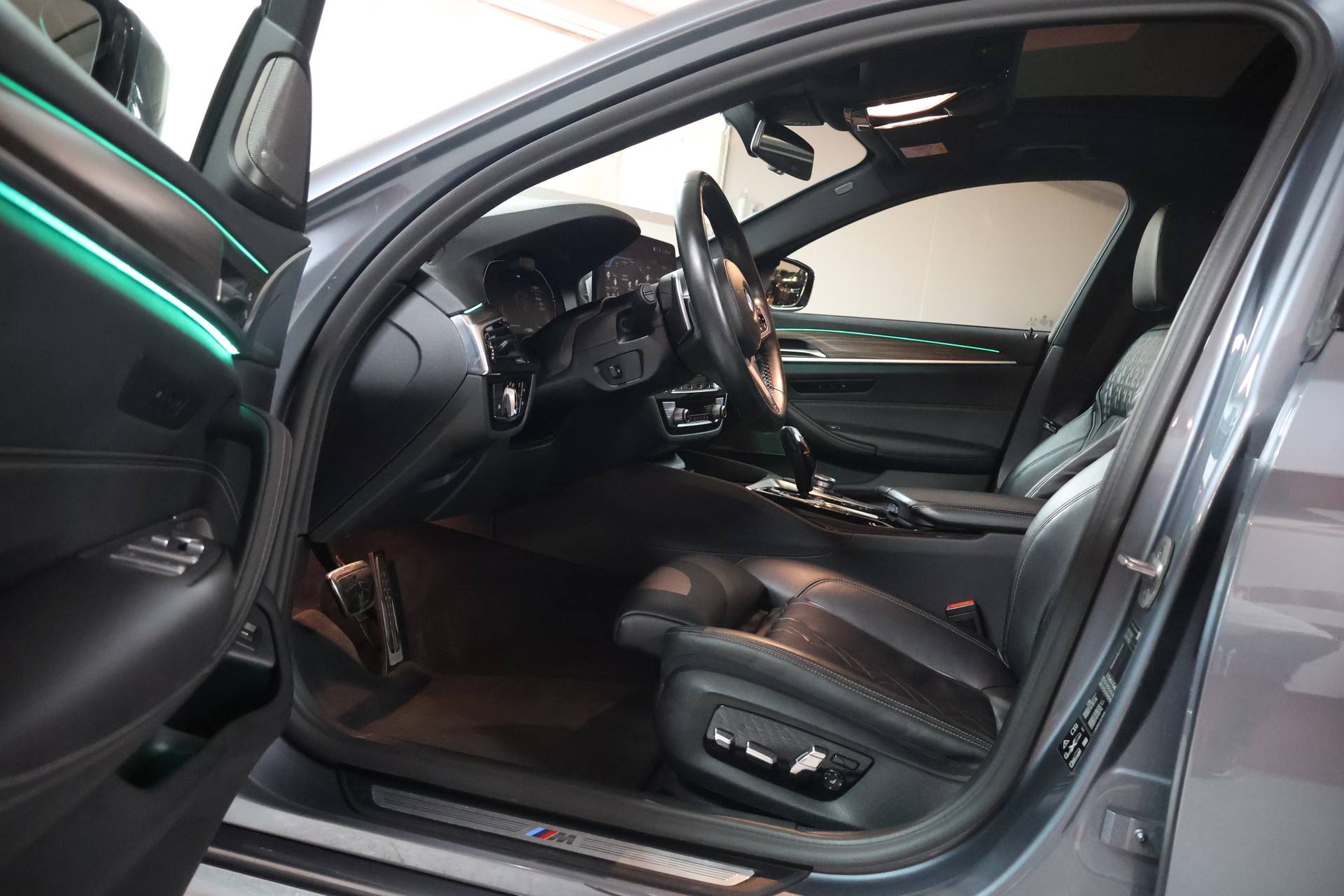 BMW 520d xDrive 48V Touring M Sport Steptronic-image-7