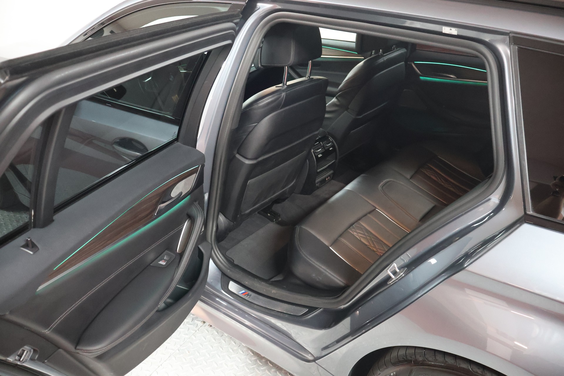 BMW 520d xDrive 48V Touring M Sport Steptronic-image-18