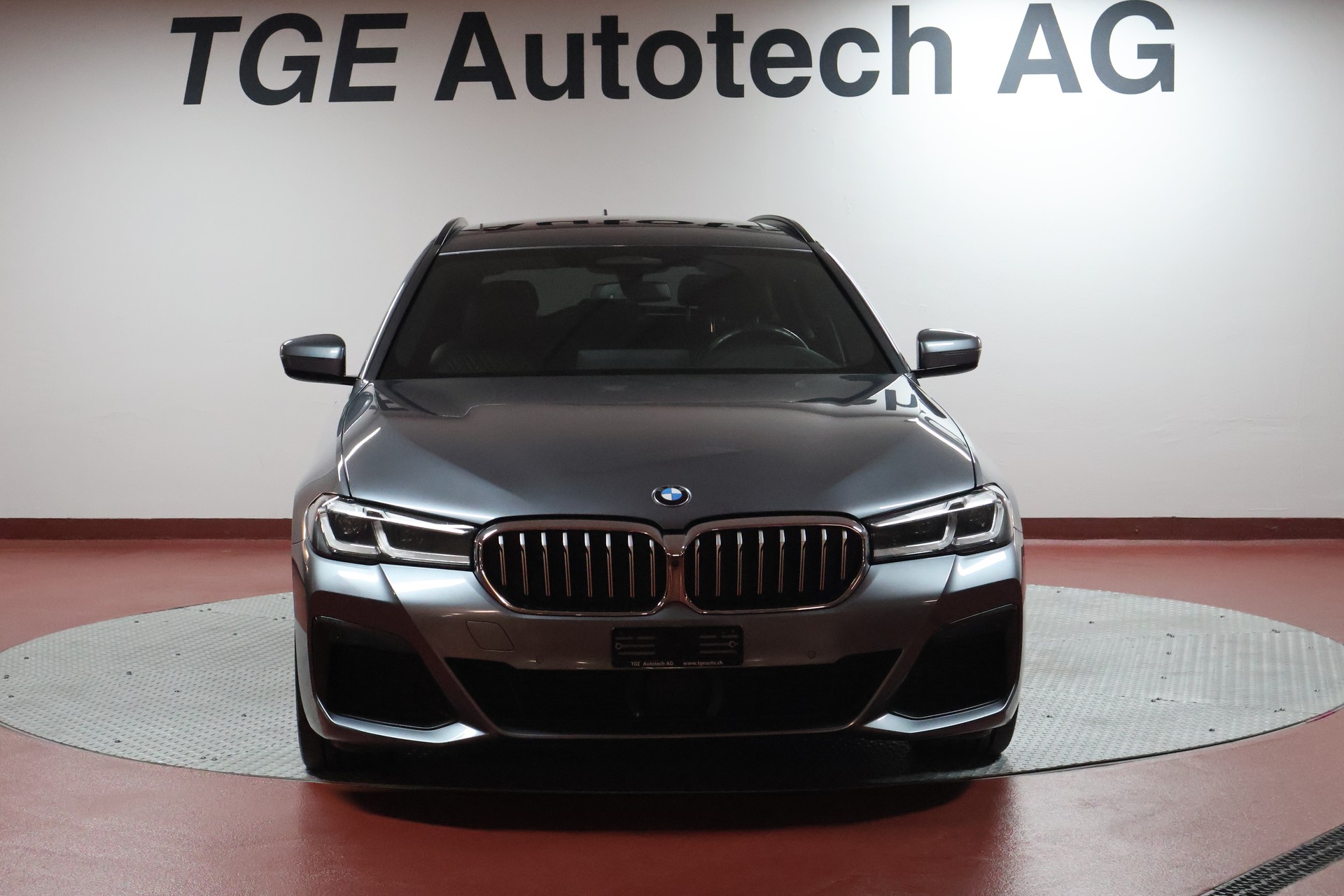 BMW 520d xDrive 48V Touring M Sport Steptronic-image-1