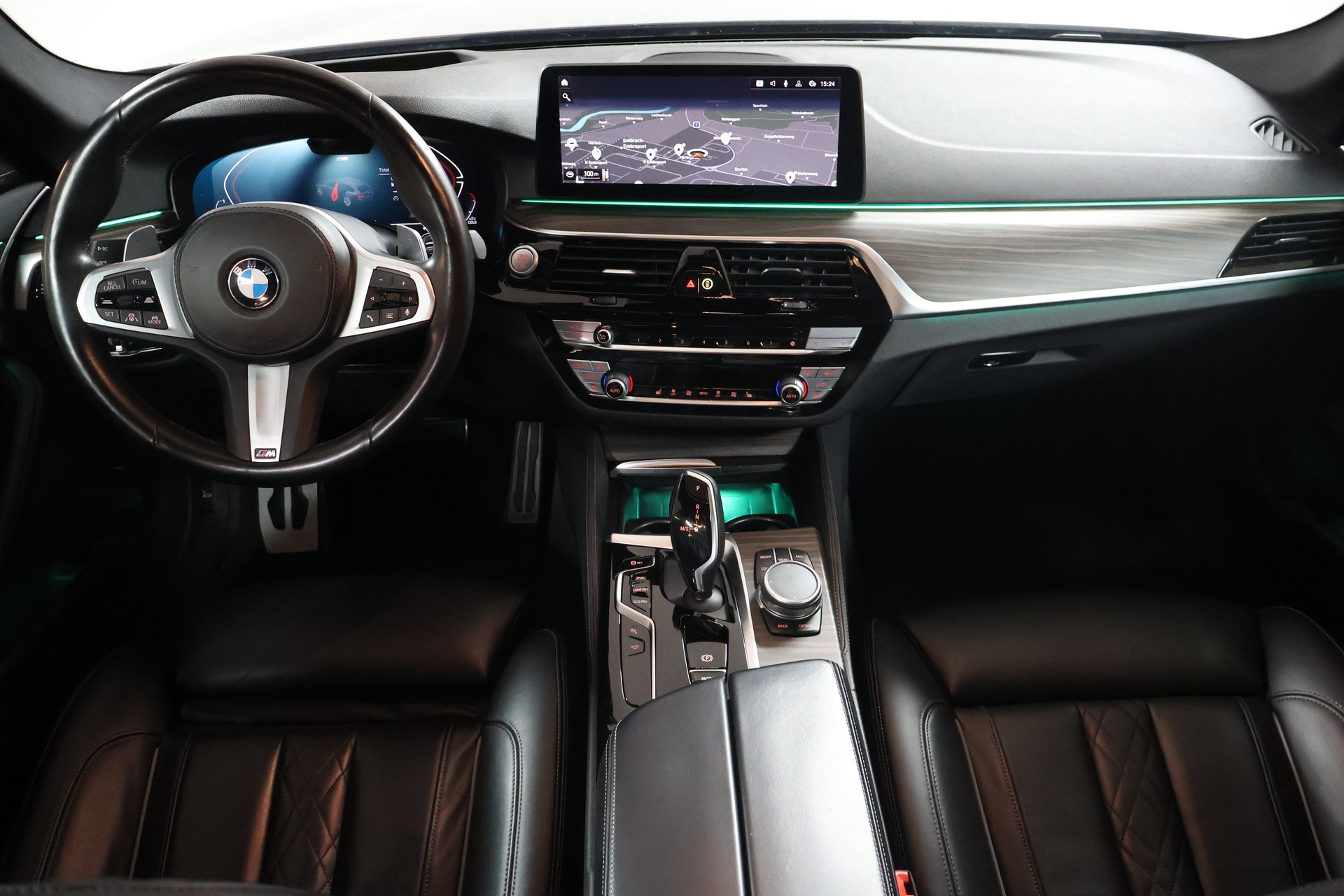BMW 520d xDrive 48V Touring M Sport Steptronic-image-10