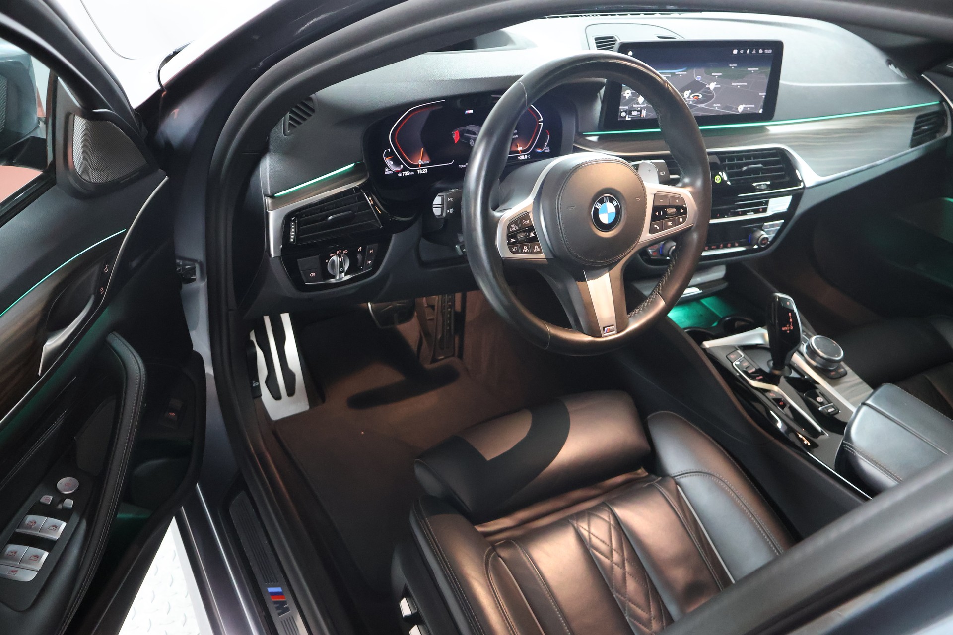 BMW 520d xDrive 48V Touring M Sport Steptronic-image-8