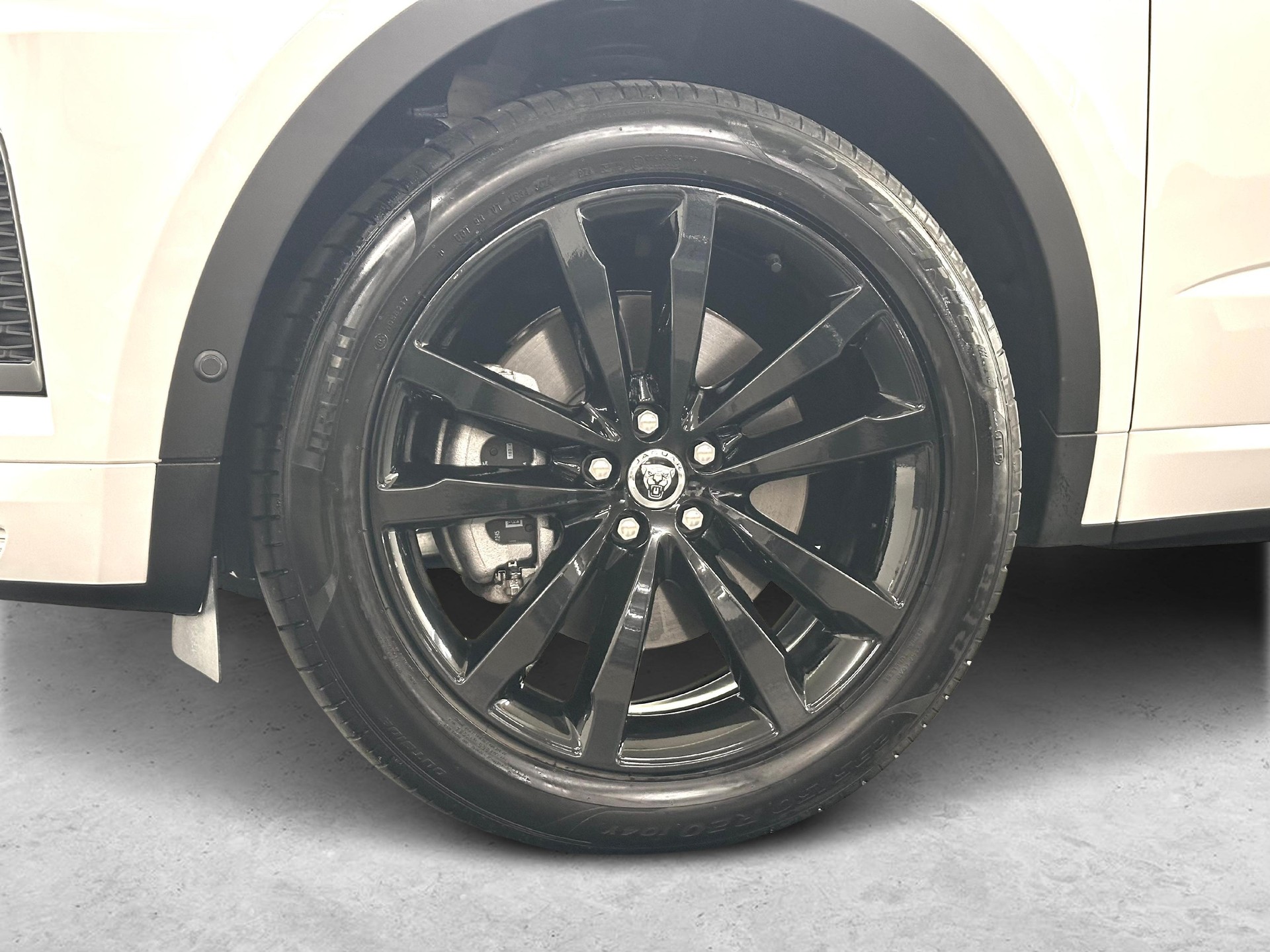 JAGUAR E-Pace 1.5 T 270e R-Dynamic SE AWD-image-11