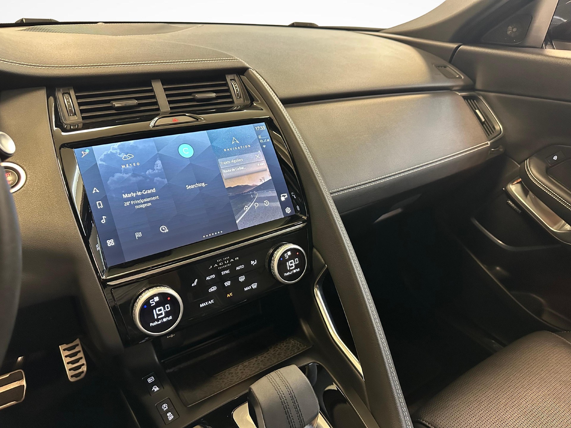 JAGUAR E-Pace 1.5 T 270e R-Dynamic SE AWD-image-7