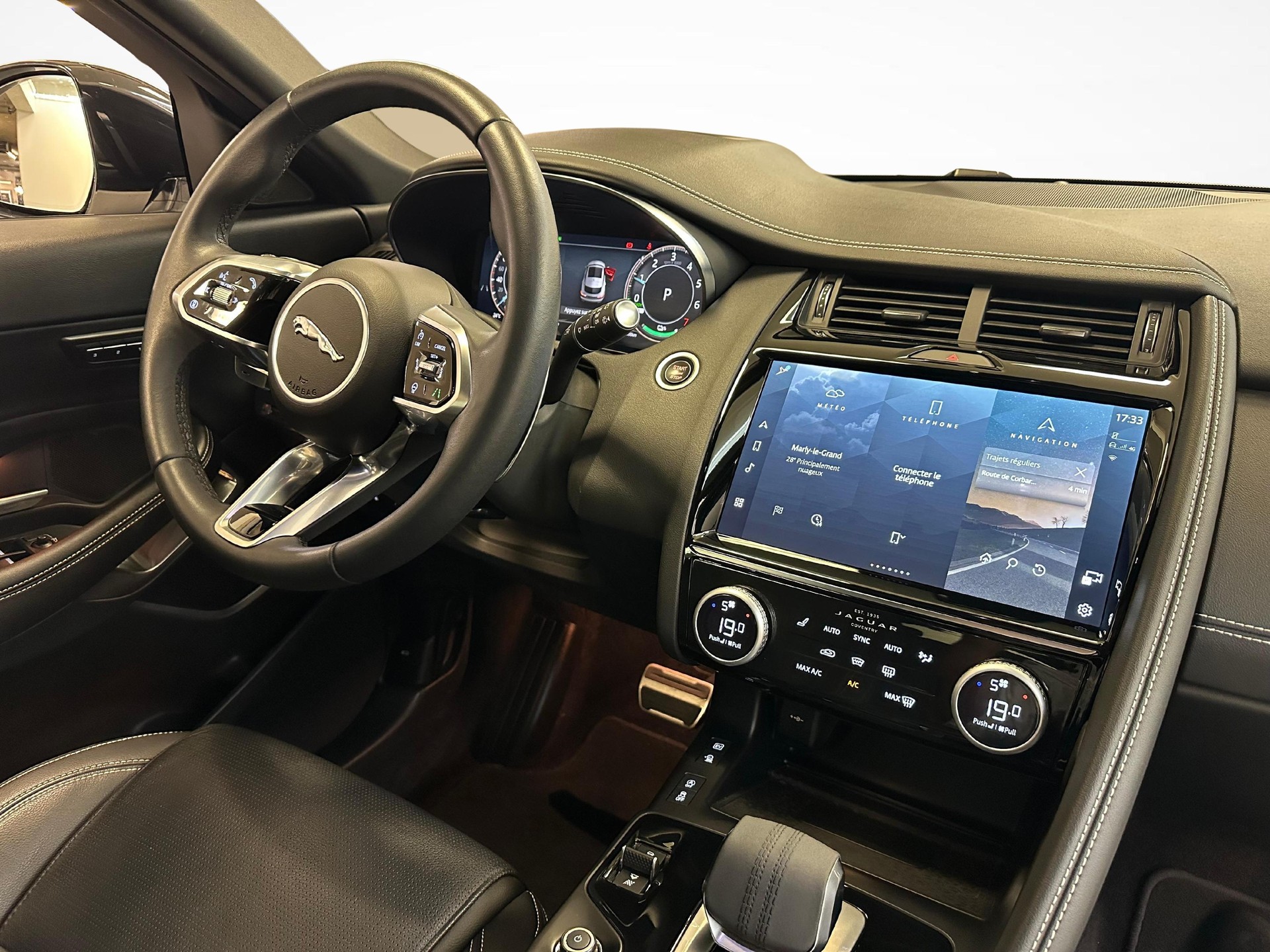 JAGUAR E-Pace 1.5 T 270e R-Dynamic SE AWD-image-5