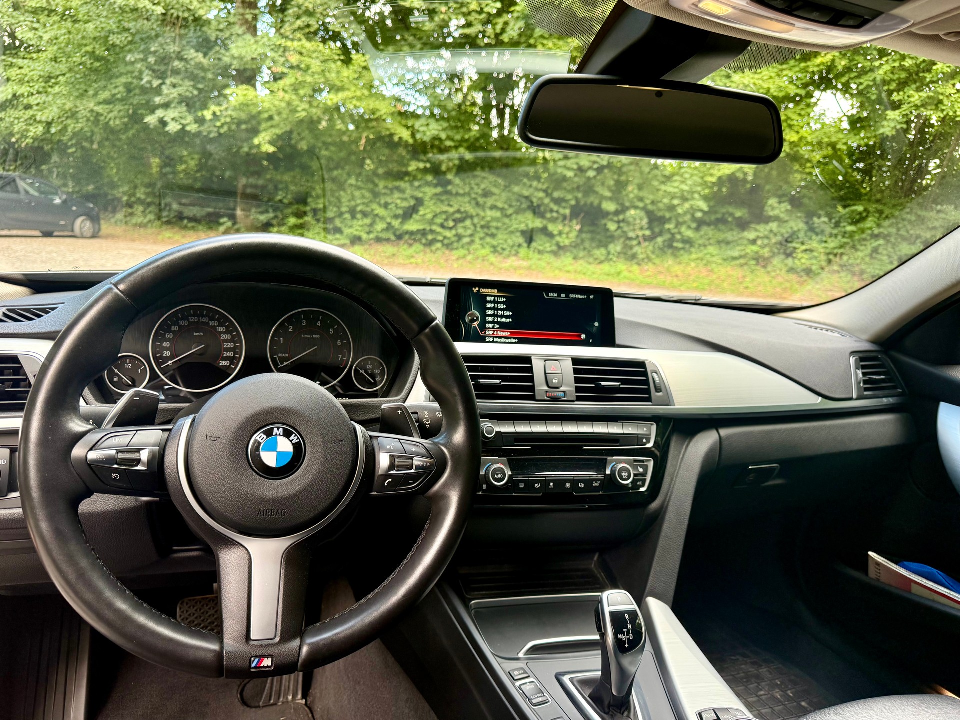 BMW 330i xDrive SAG-image-9