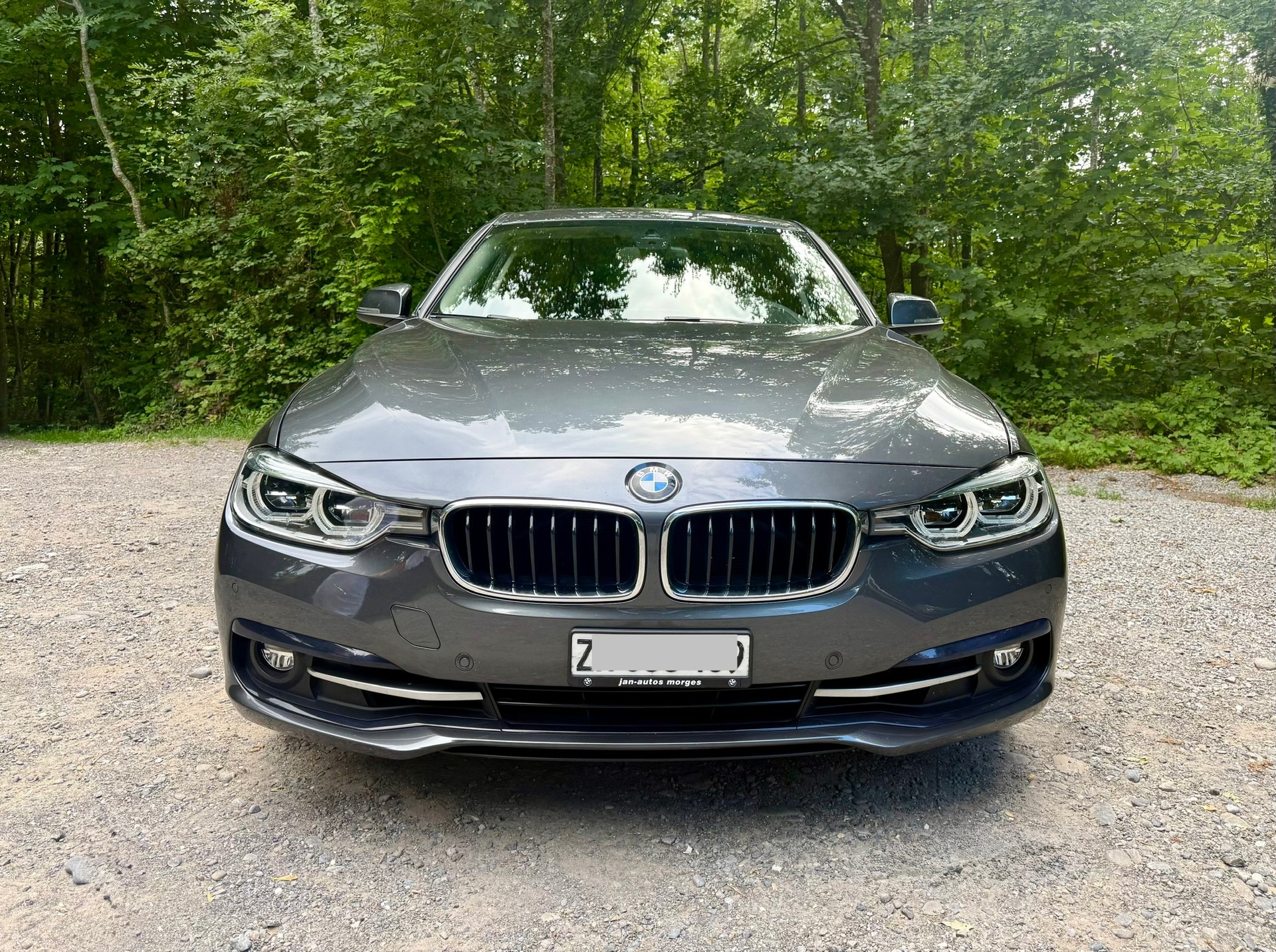 BMW 330i xDrive SAG-image-1
