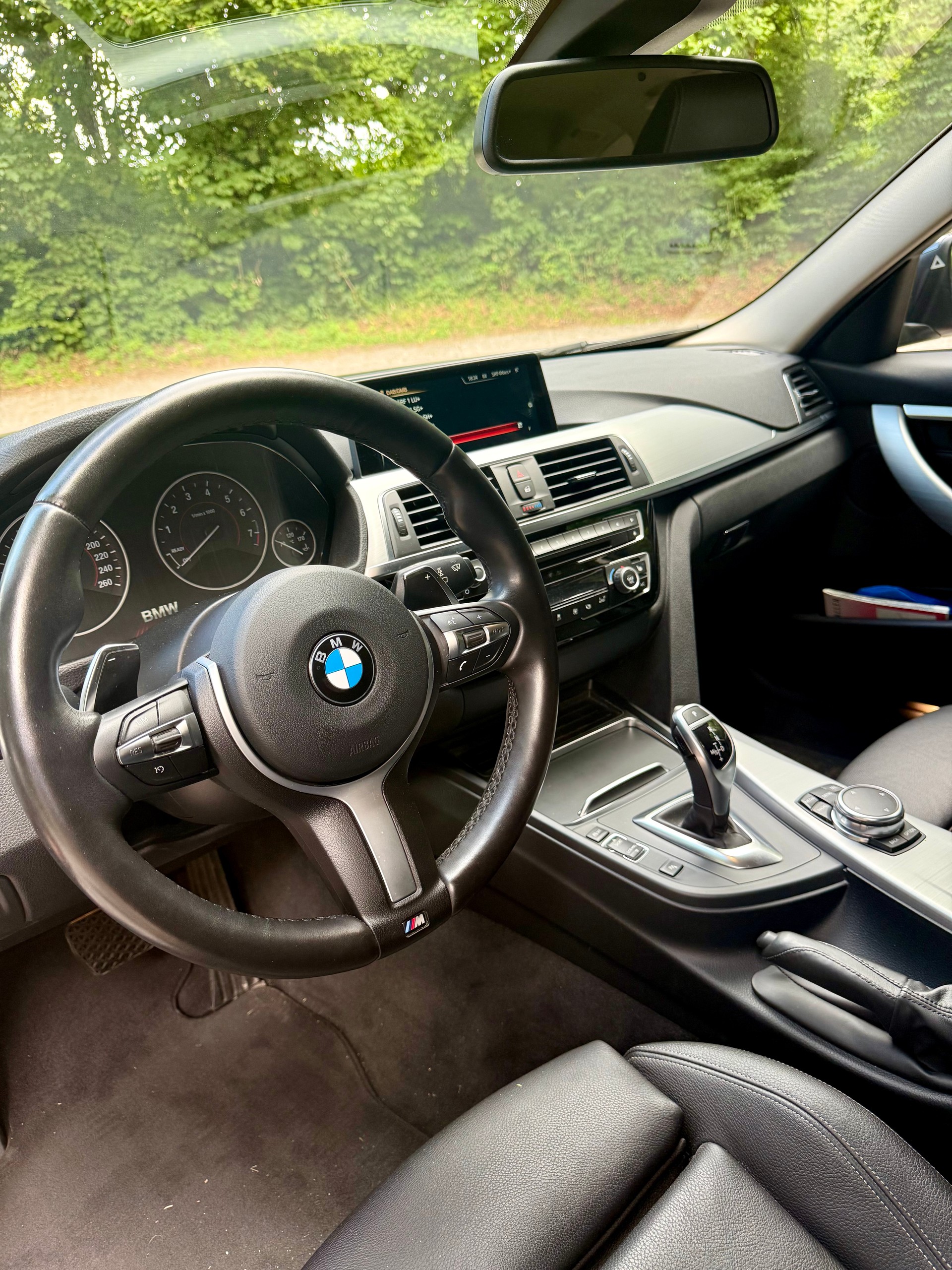 BMW 330i xDrive SAG-image-4