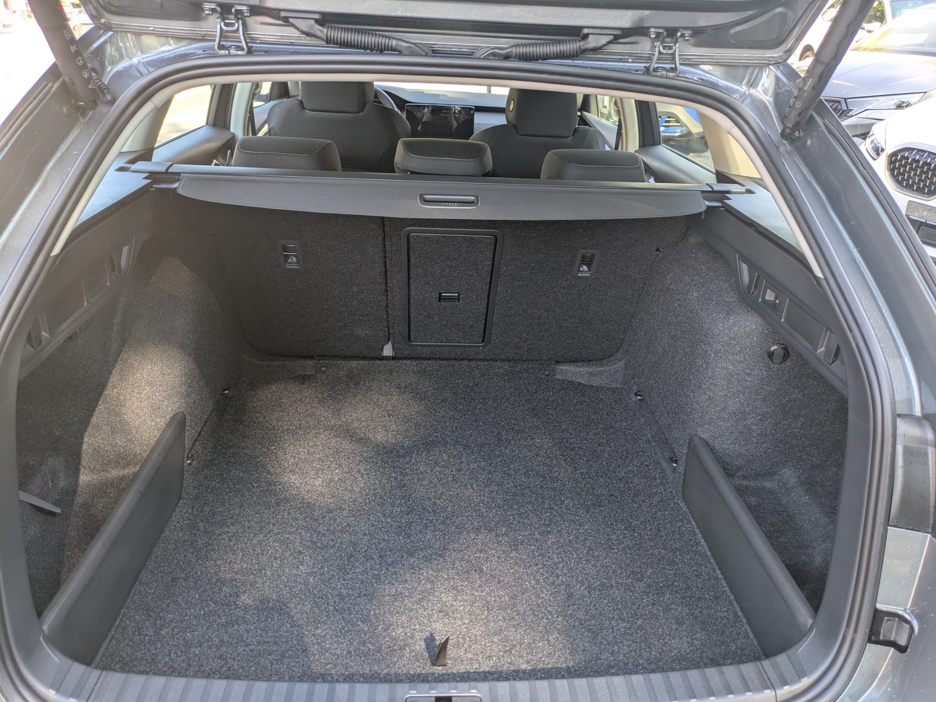 SKODA Octavia Combi 1.5 TSI mHEV DSG Selection-image-11