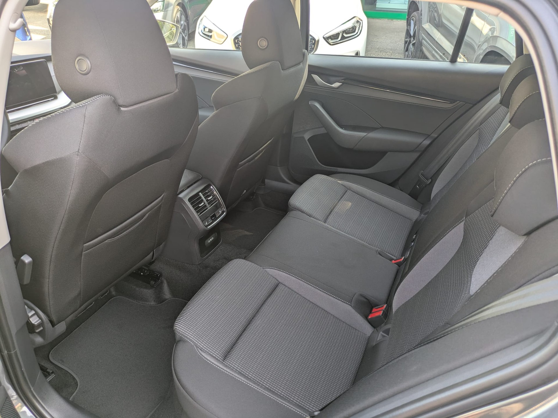 SKODA Octavia Combi 1.5 TSI mHEV DSG Selection-image-14