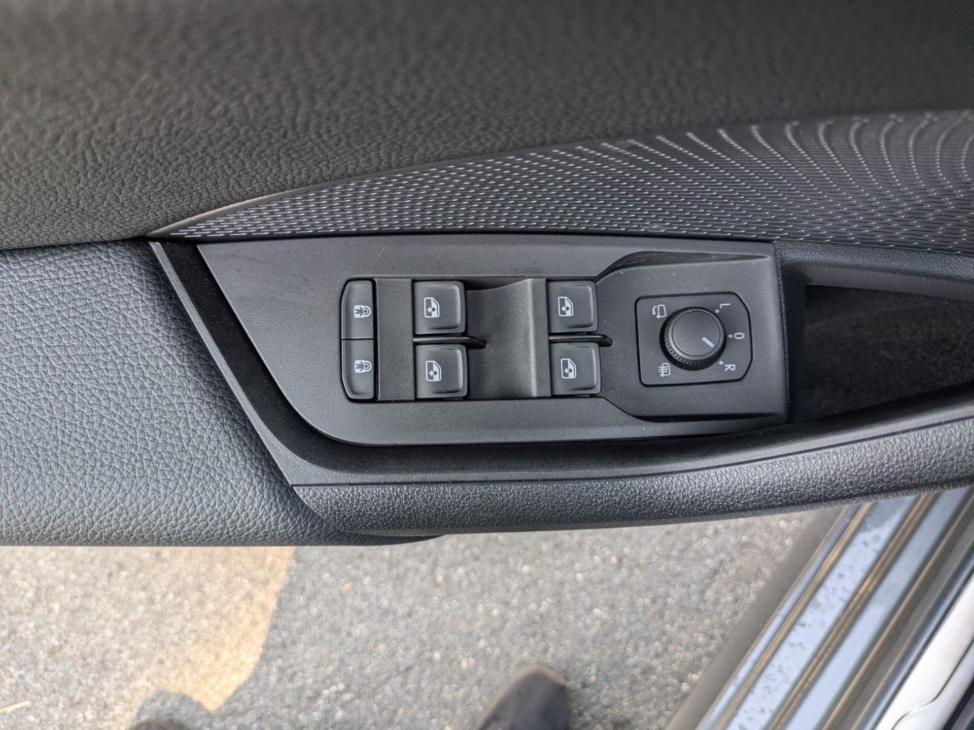 SKODA Octavia Combi 1.5 TSI mHEV DSG Selection-image-22