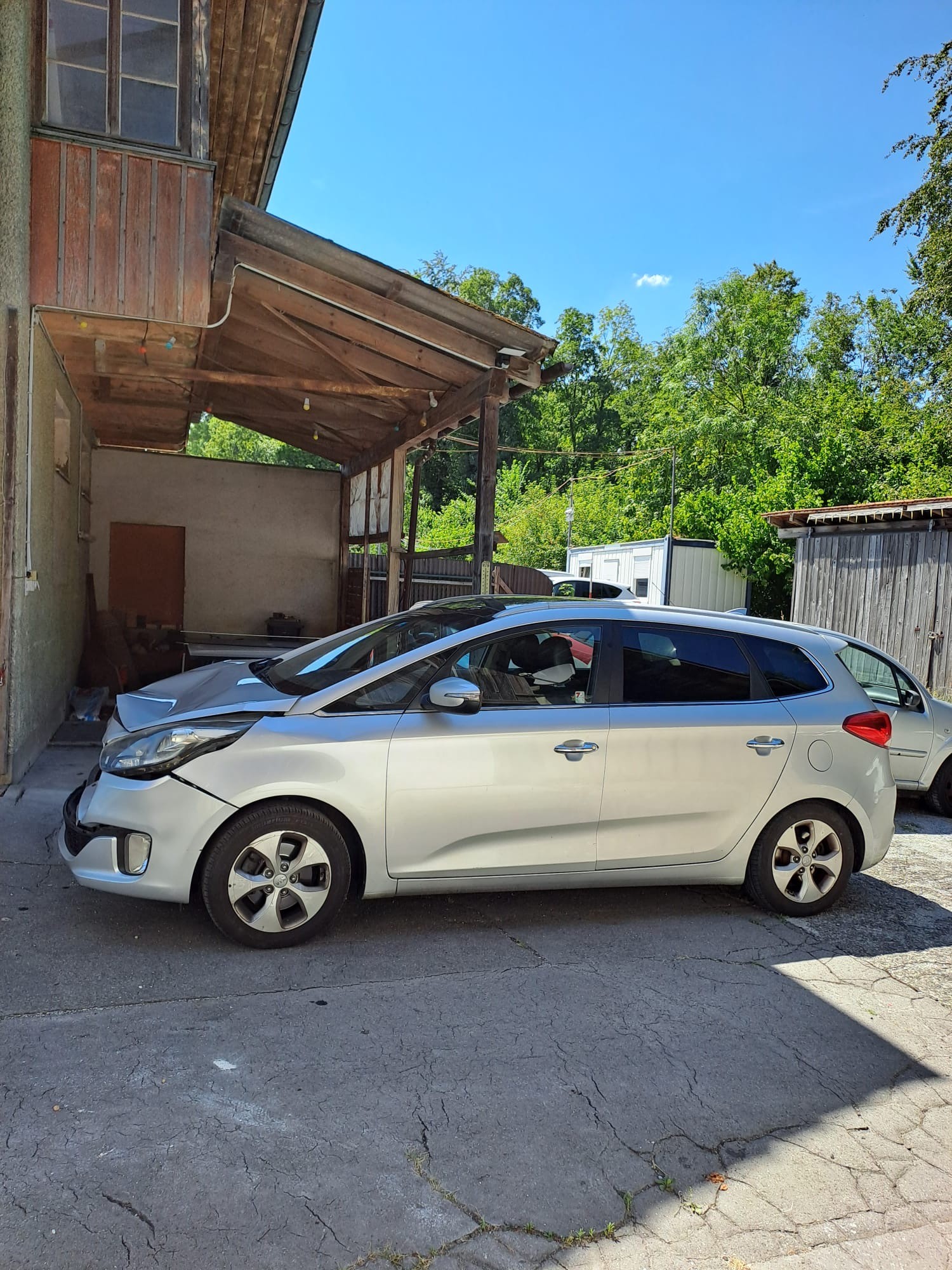 KIA Carens 1.6 GDI Swiss Eco Edition-image-6