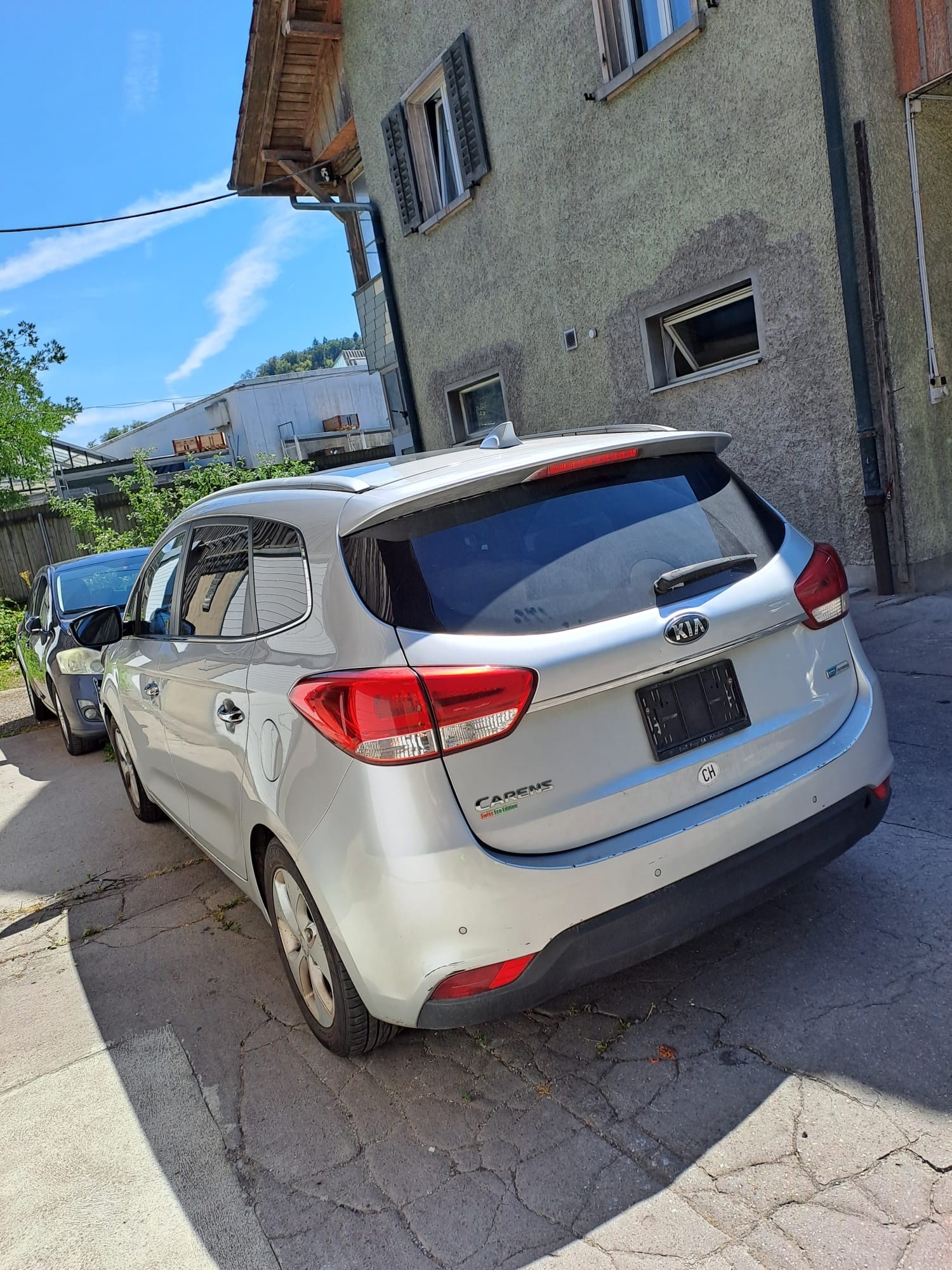 KIA Carens 1.6 GDI Swiss Eco Edition-image-3