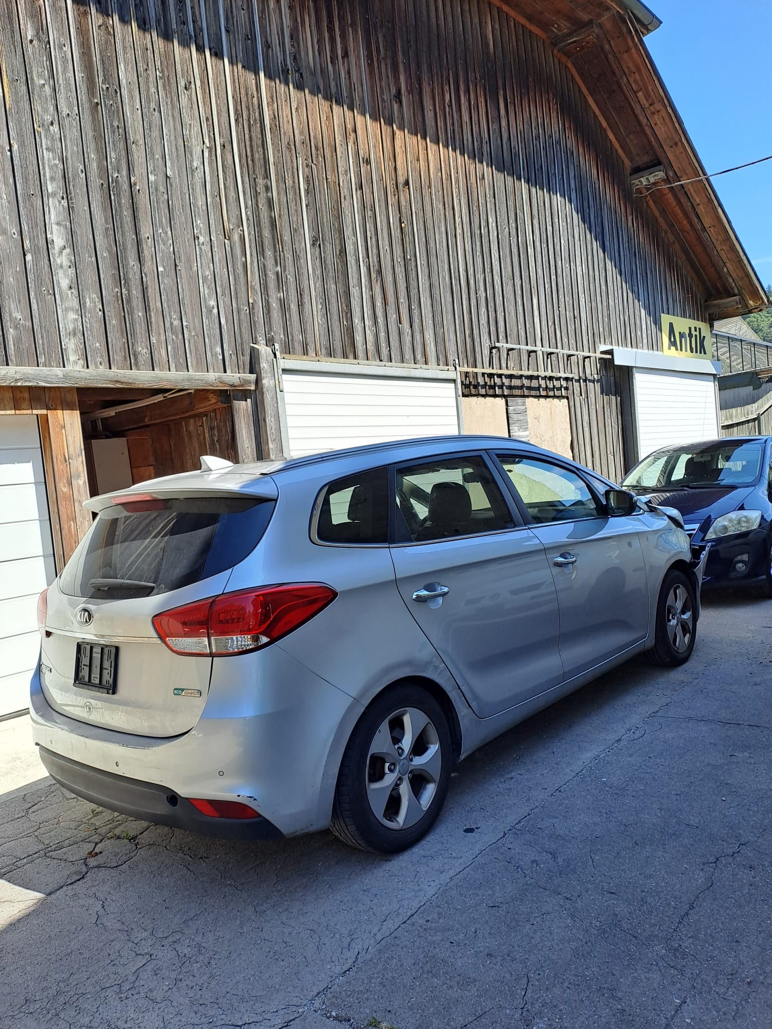 KIA Carens 1.6 GDI Swiss Eco Edition-image-4