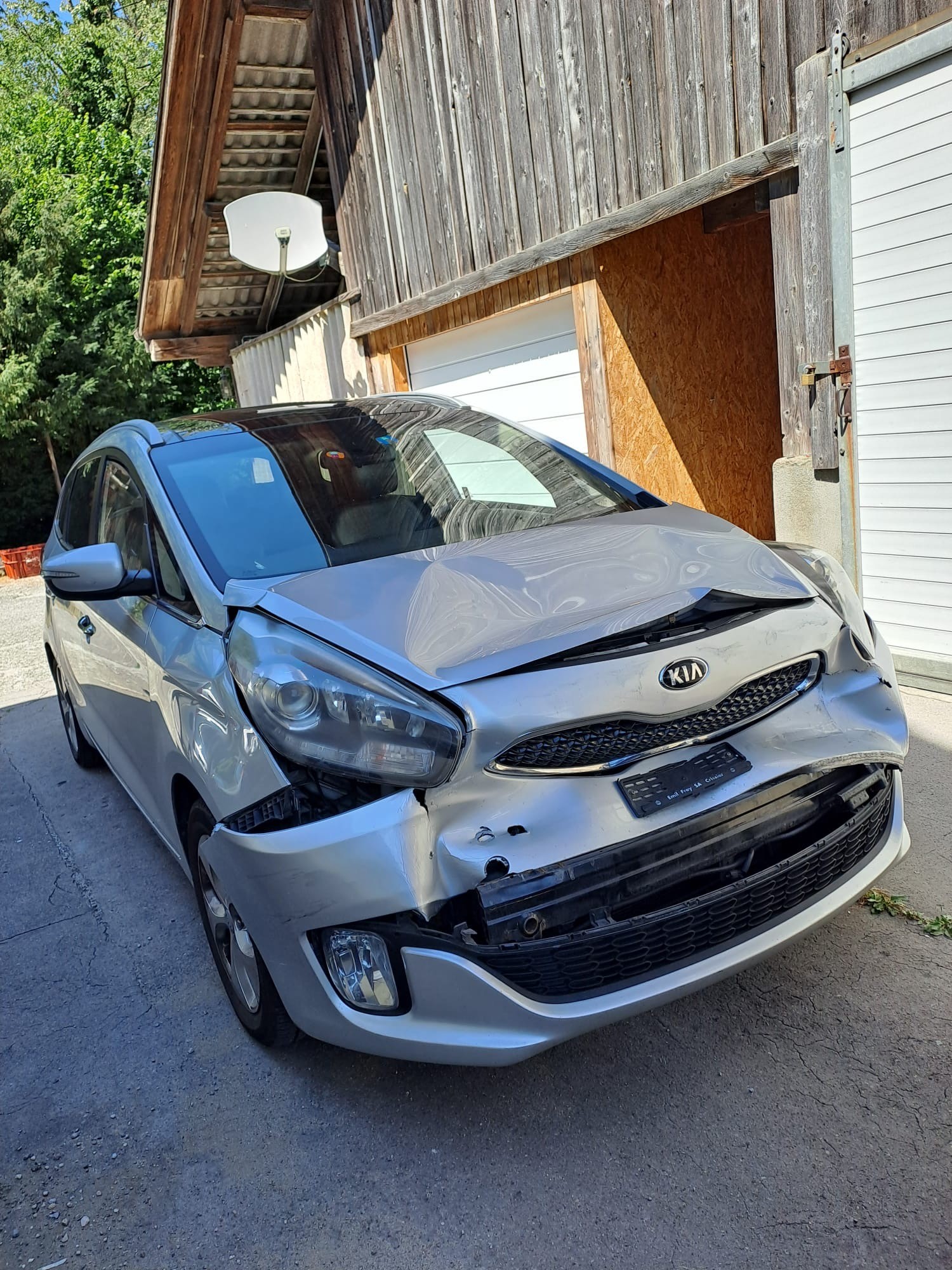 KIA Carens 1.6 GDI Swiss Eco Edition-image-10