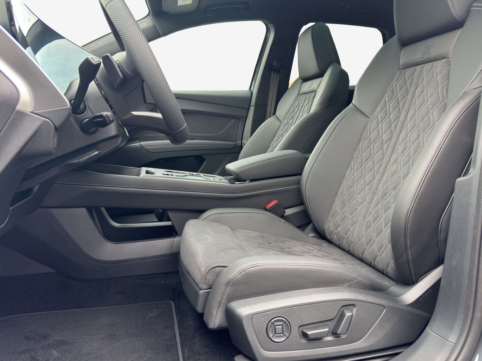AUDI Q4 e-tron SUV quattro performance-image-7