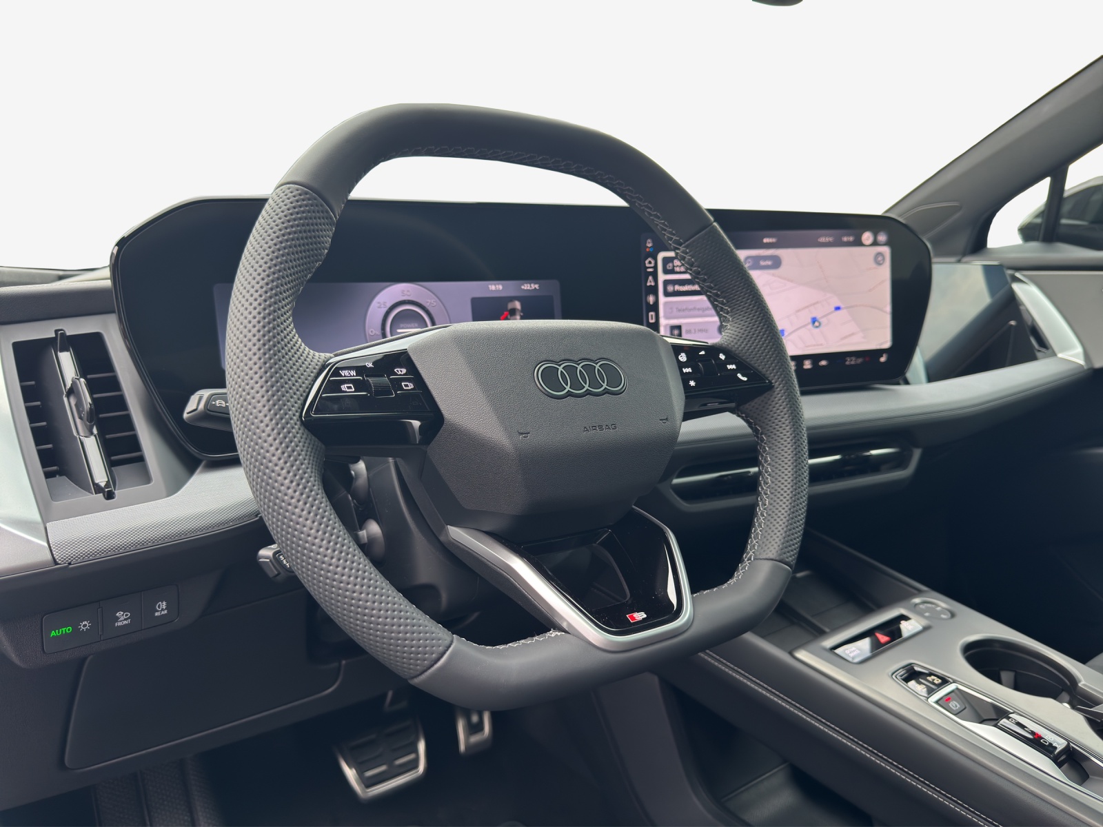 AUDI Q4 e-tron SUV quattro performance-image-9